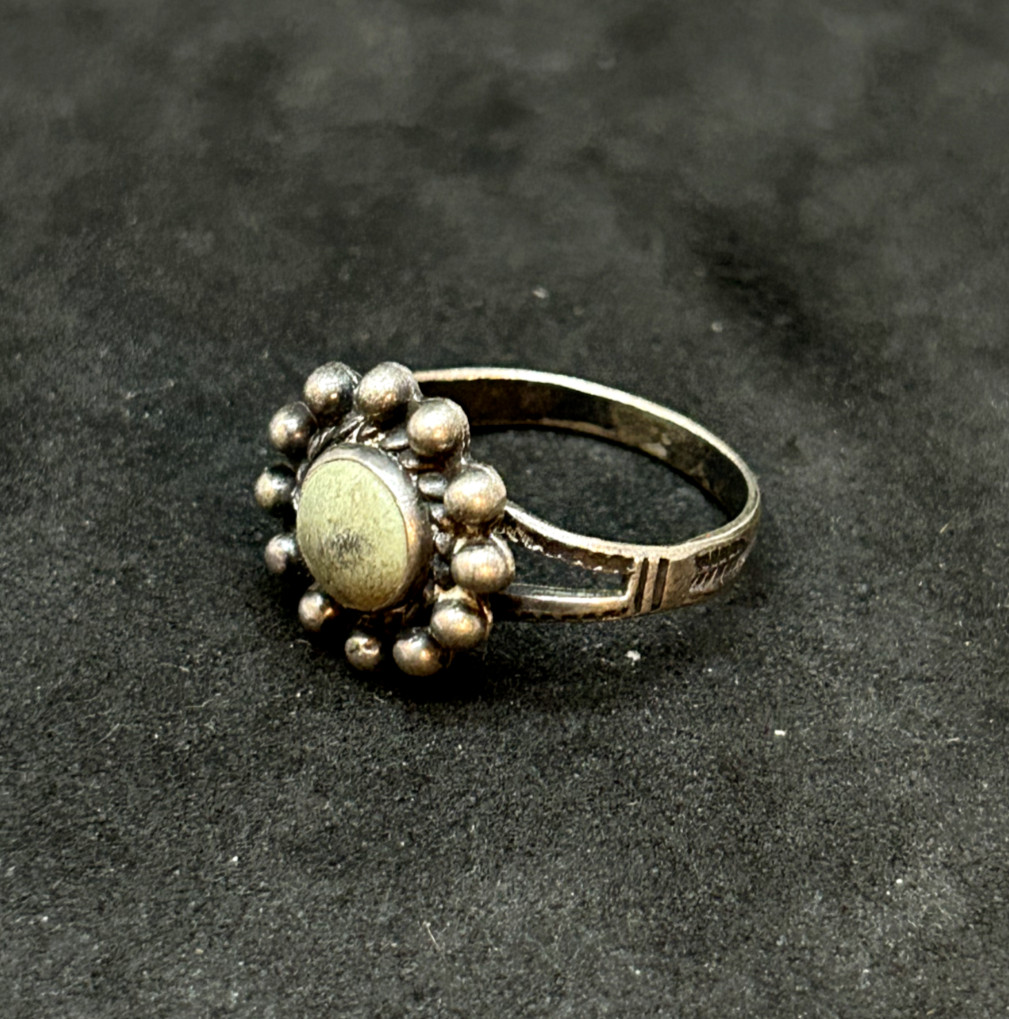 925 Sterling Navajo Green Stone 14.2mm Flower Ring Sz 7.5 – 3.49g