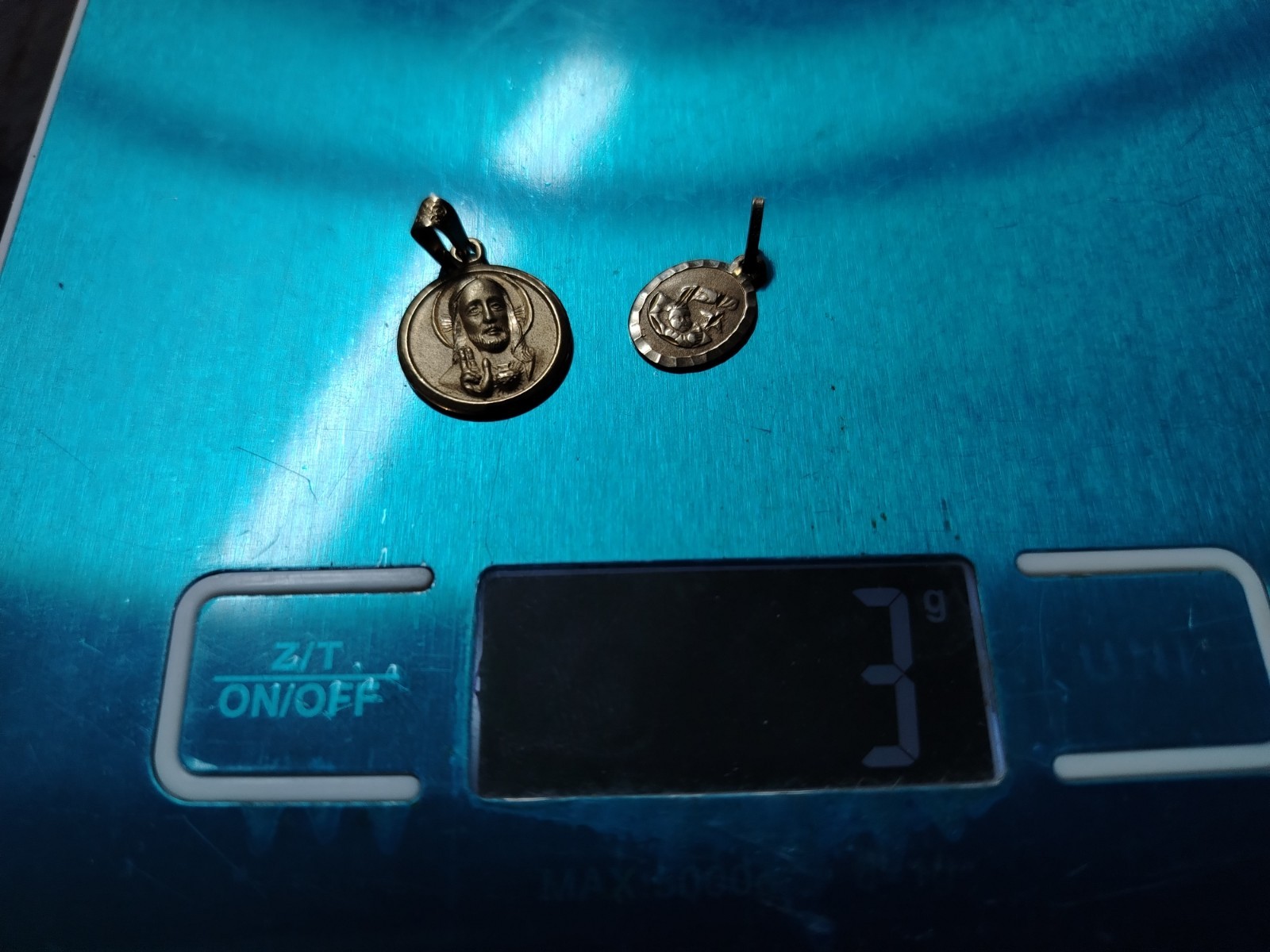 2 VINTAGE 10K YELLOW GOLD CHRISTIAN RELIGIOUS JESUS 3 GRAMS