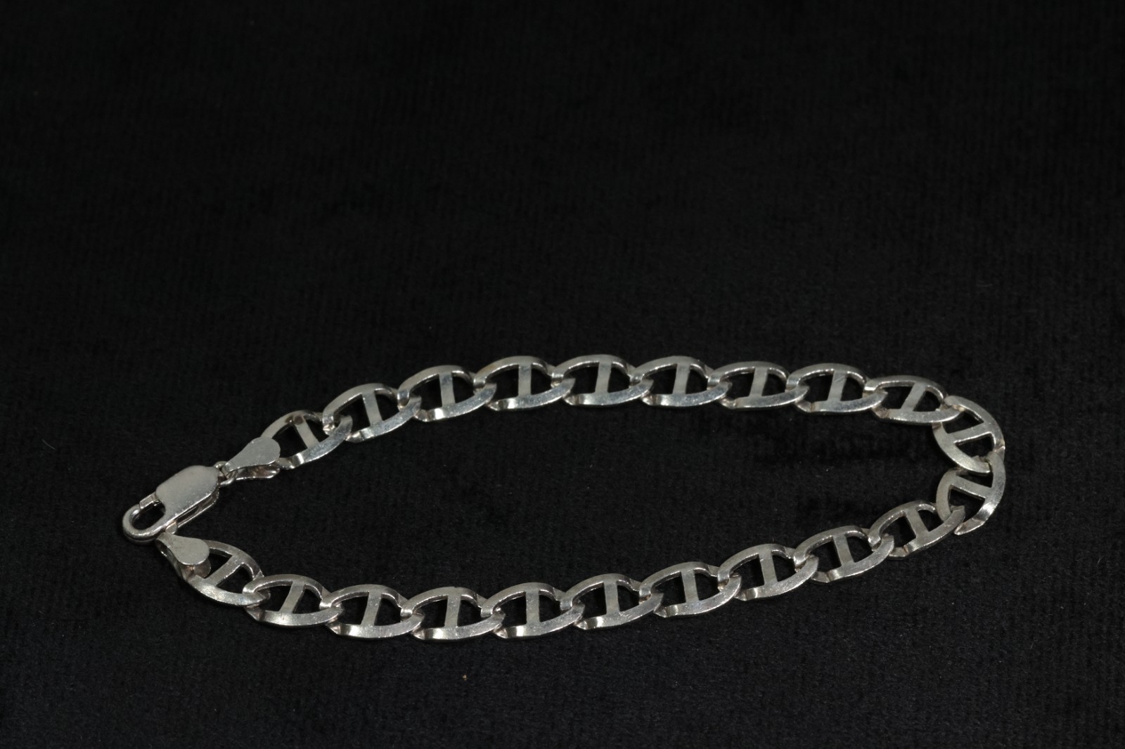 925 Sterling Silver Mariner Bracelet with lobster lock 8in 8.8 grams