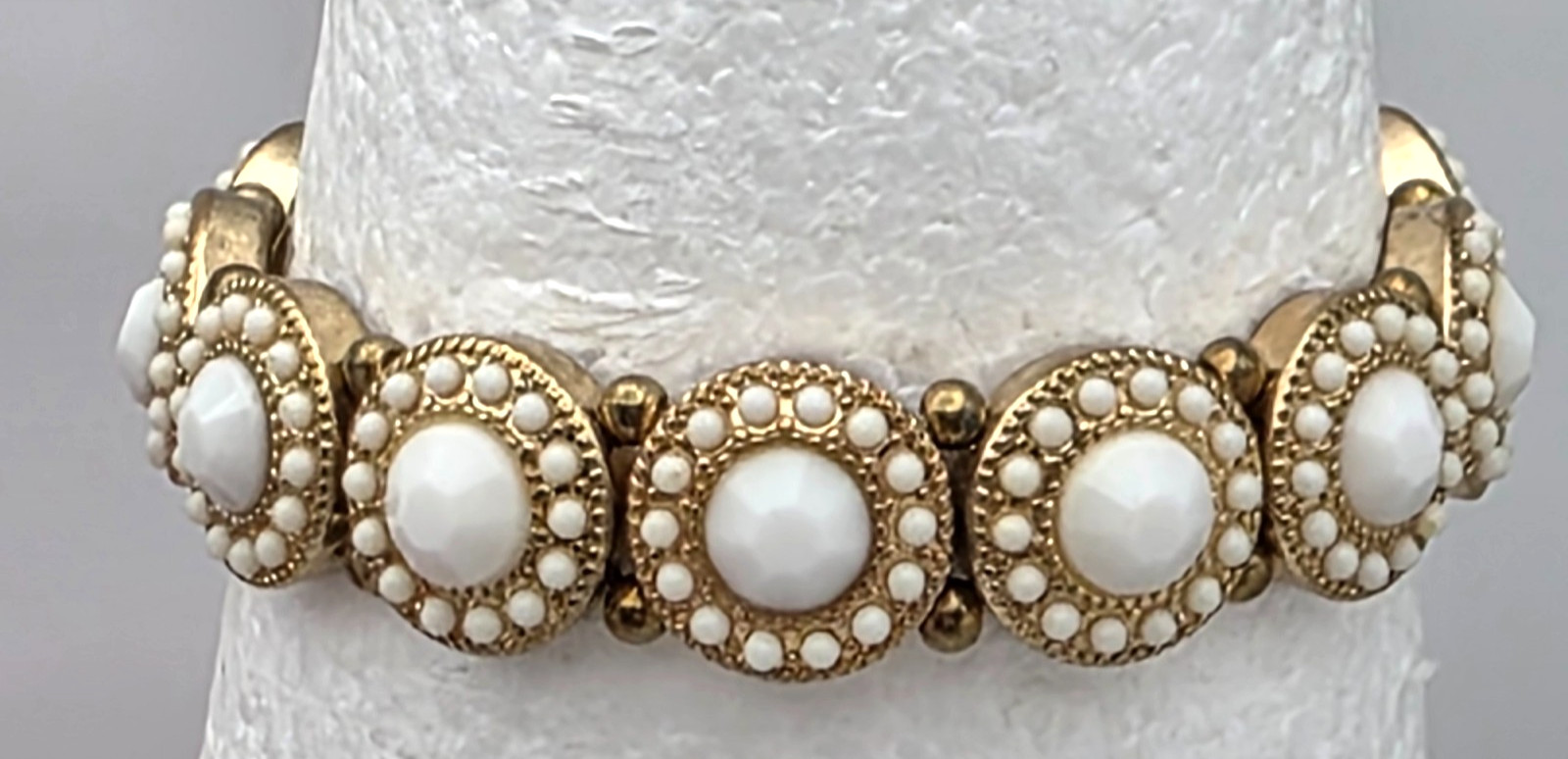 Gold Tone Flower Link Stretch Bracelet 6″ White Lucite Beads 12.7mm Wide