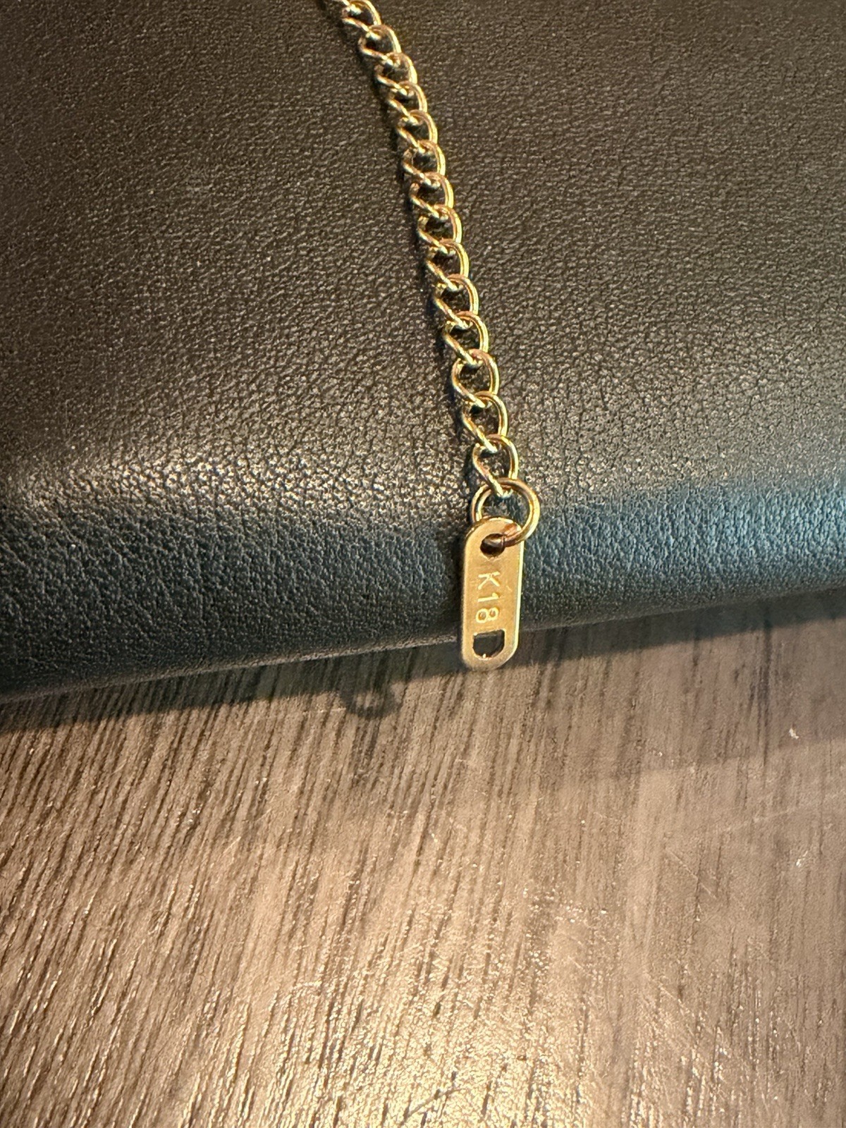 18K Solid Gold Herringbone Necklace – 18in, 2.5mm, 4 grams