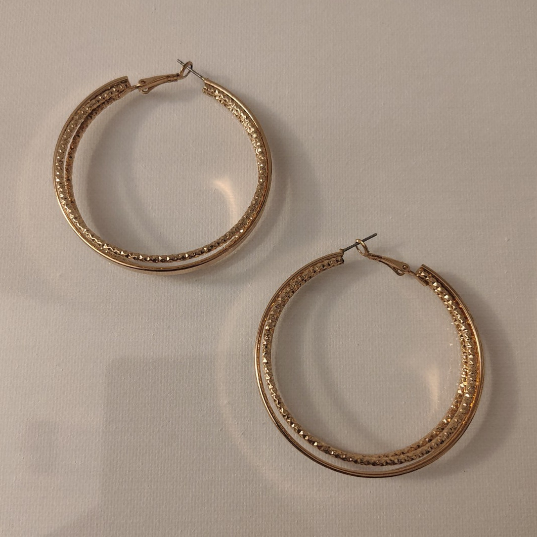 Gold Tone Textured Round Hoop Earrings Metal Hoop Wire Closure