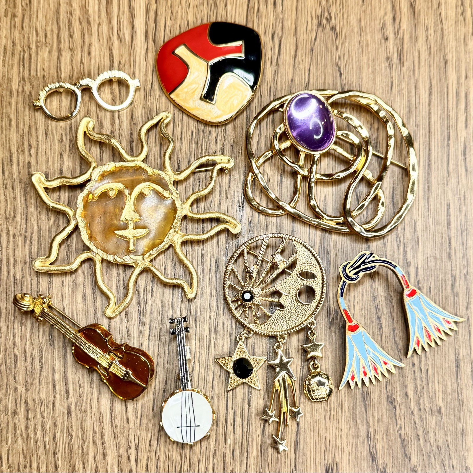 Vintage Estate Sale Brooch & Pin Lot 54 Pieces w/ 1940s Silhouette Jewelry Box