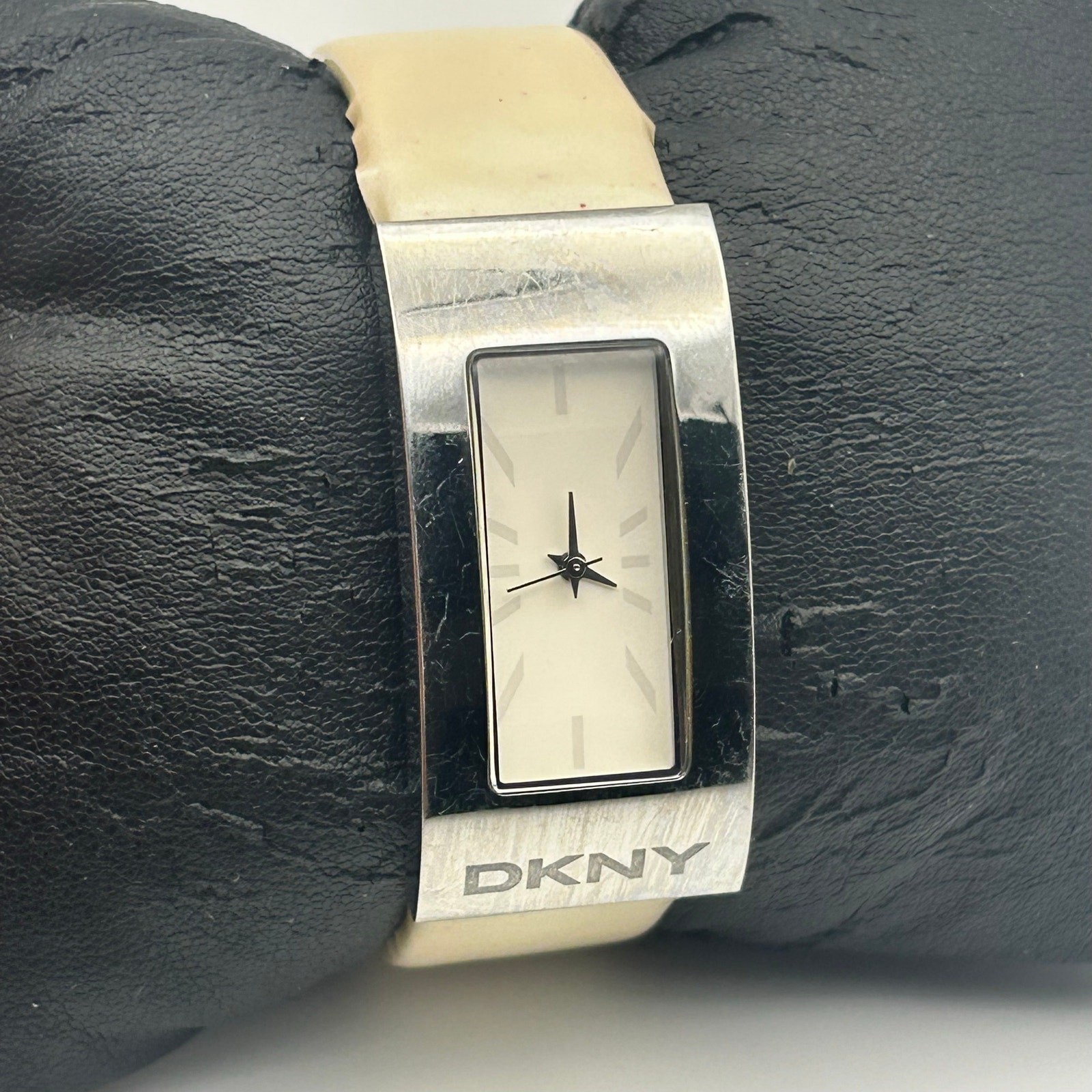 DKNY Silver-tone Stainless Steel Minimalist Ladies Watch Working New Battery