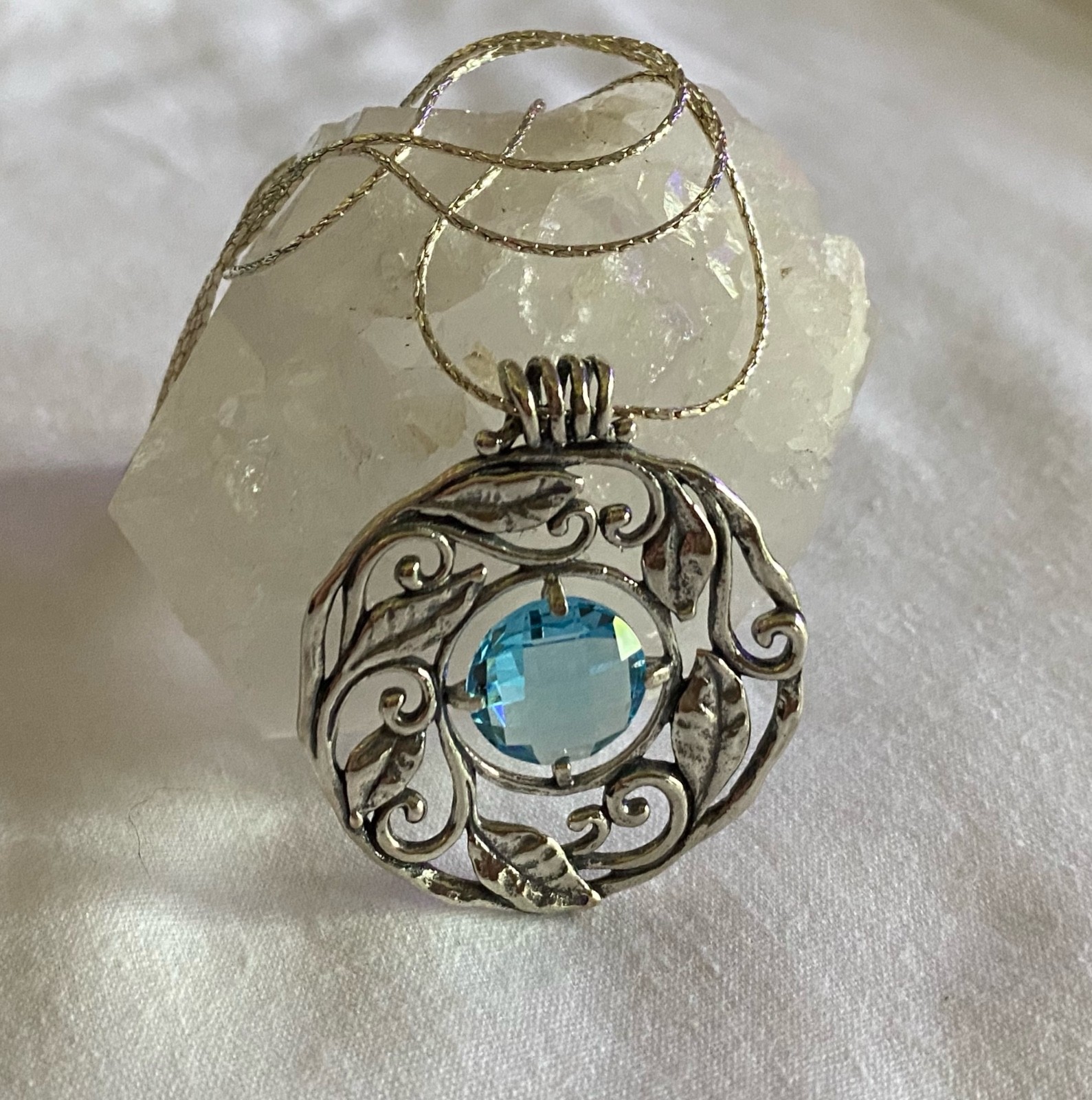 DIDAE SS 925 Facetted Blue Glass & Leaf Accent Pendant 18” Chain Necklace ISREAL