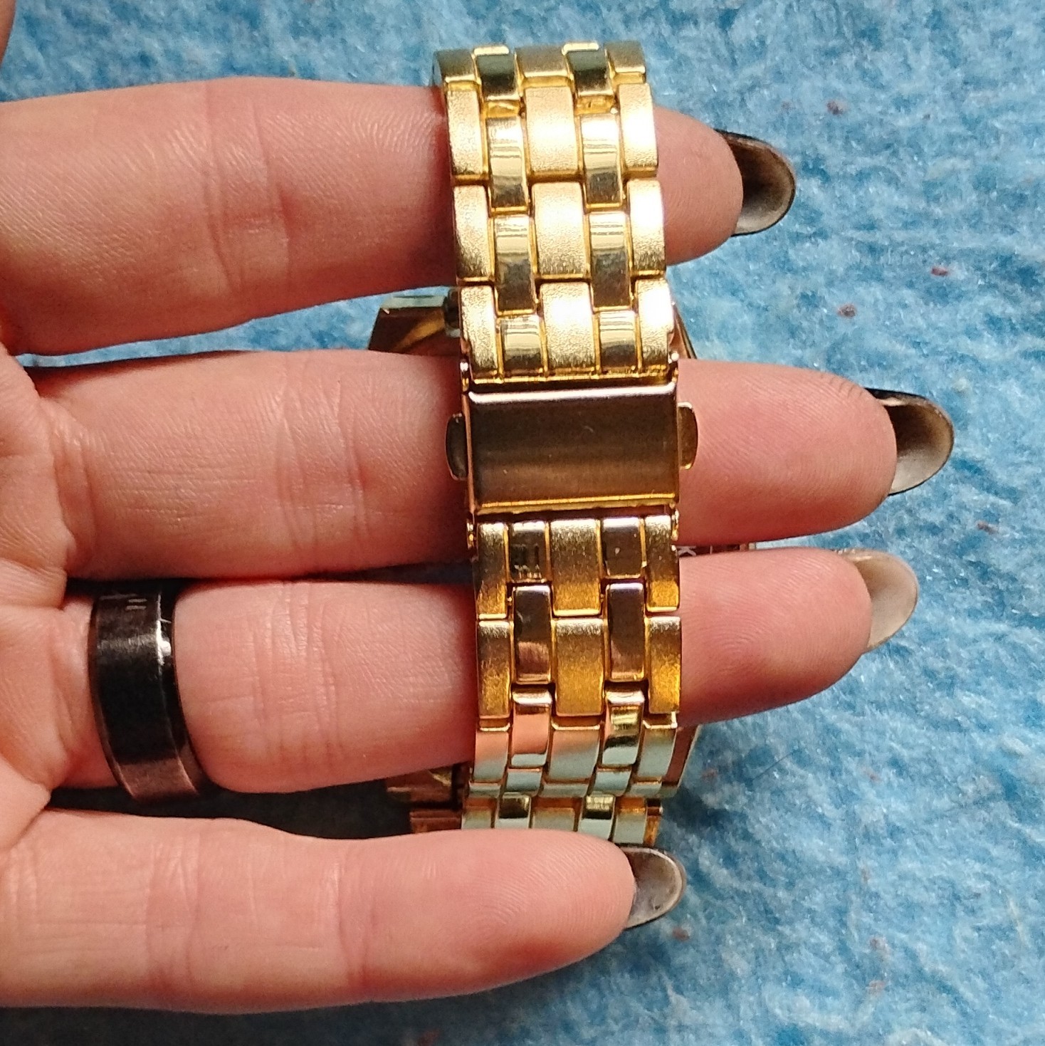Accutime Watch Corp. Quartz Analog Watch Black Dial, Gold-Tone Bracelet Day