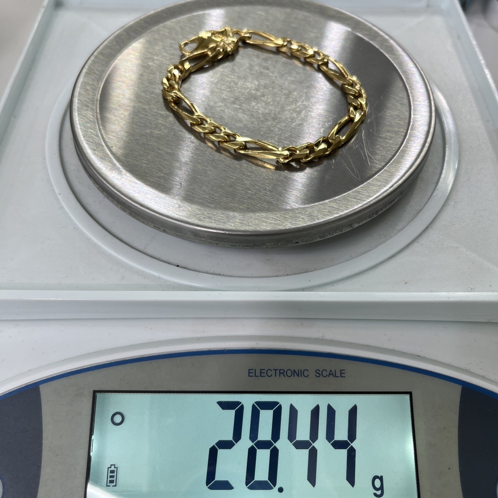 18ct 18K Yellow Gold Italian (3×1) Figaro Link Bracelet 28.44 Grams 21.5cm. New