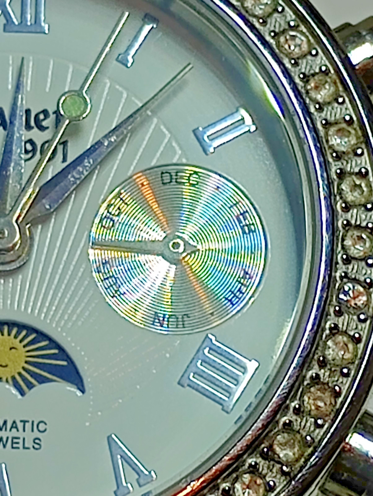 WOMANS STAUER SUN MOON PHASE AUTOMATIC WATCH 21 JEWELS TY2869S DAY DATE
