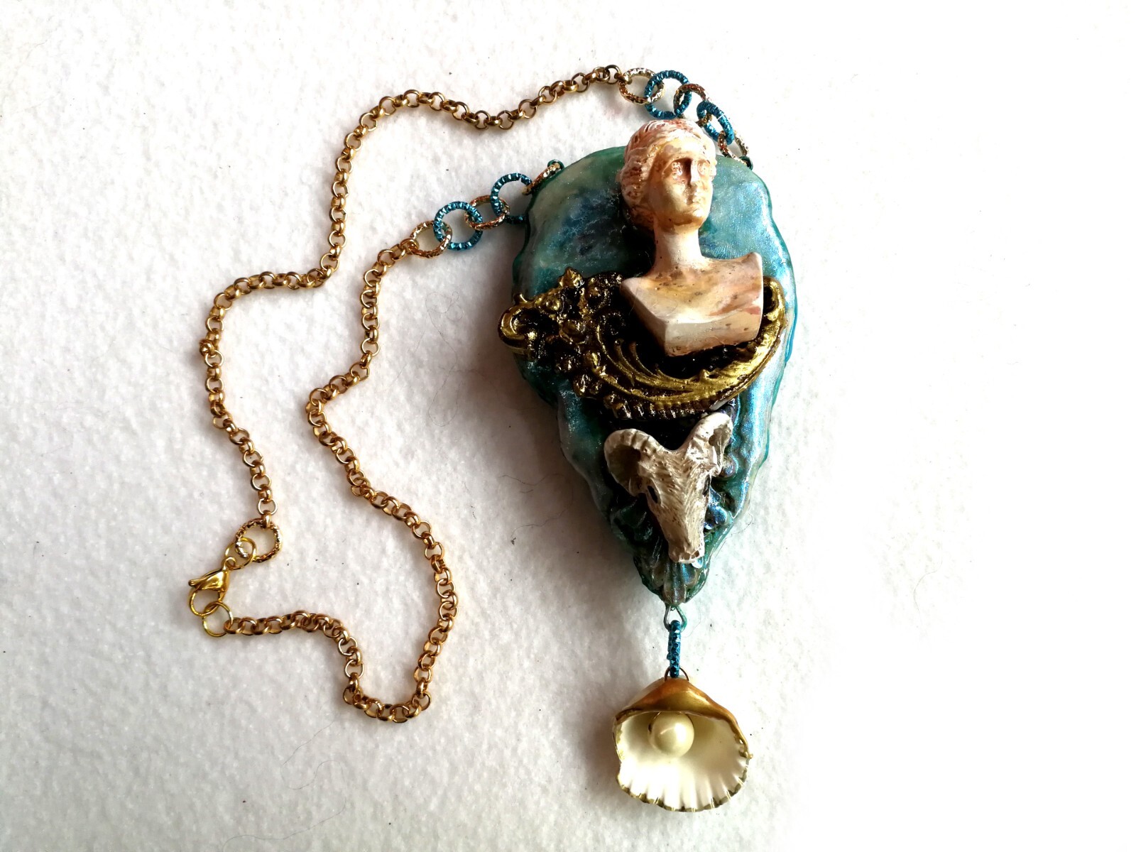 Luxury Jewelry Belle Epoque Art Deco Nouveau Necklace Pendant Woman Shell Animal