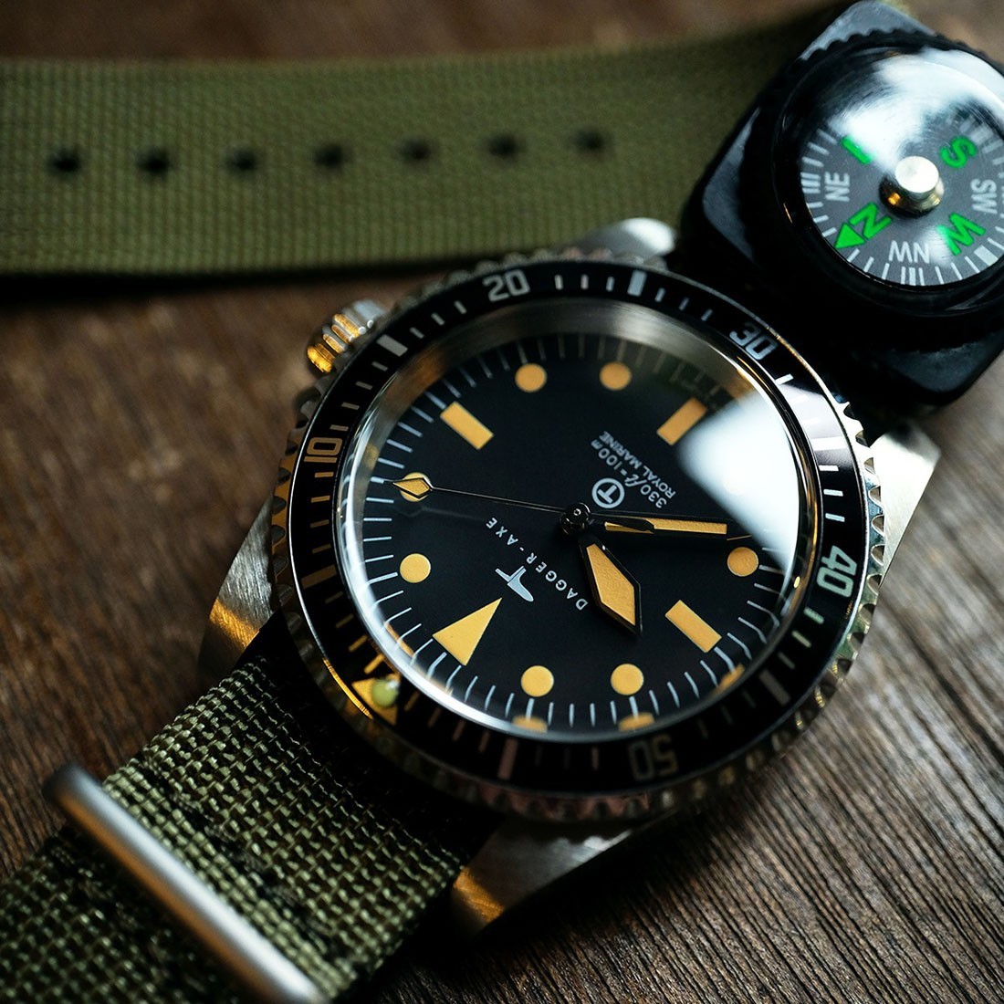 Dagger Axe DG-T008 Automatic Steel Fabric Compass Green Diver Men’s Watch
