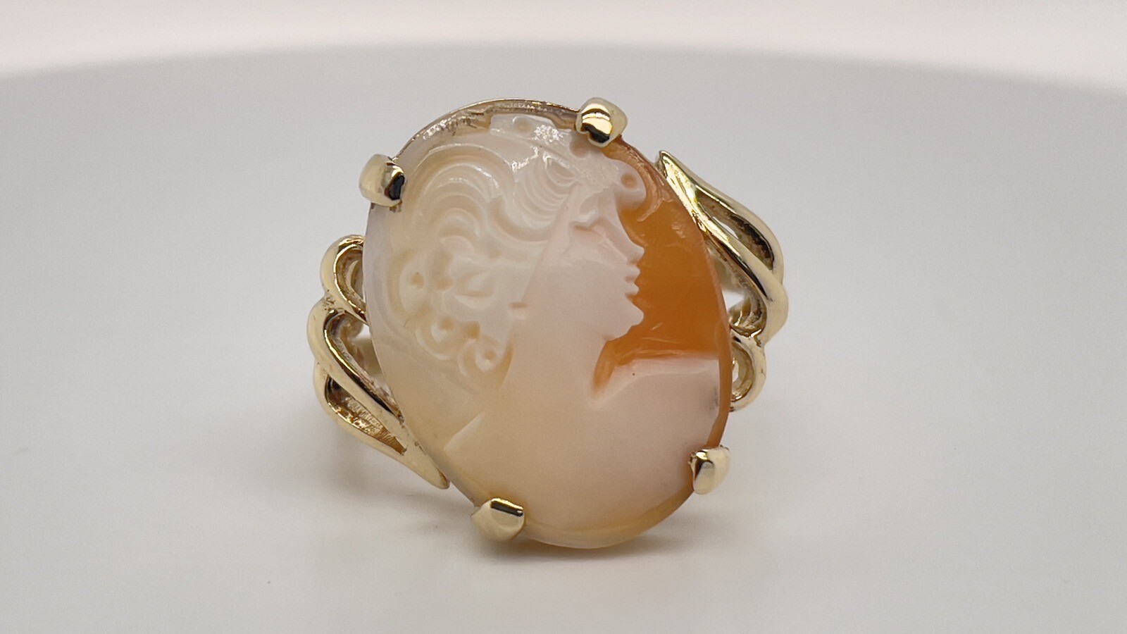 Vintage 14k Yellow Gold 19.9 x 15.1mm Oval Cameo Ring Size 9 3/8 – 5.3 Grams