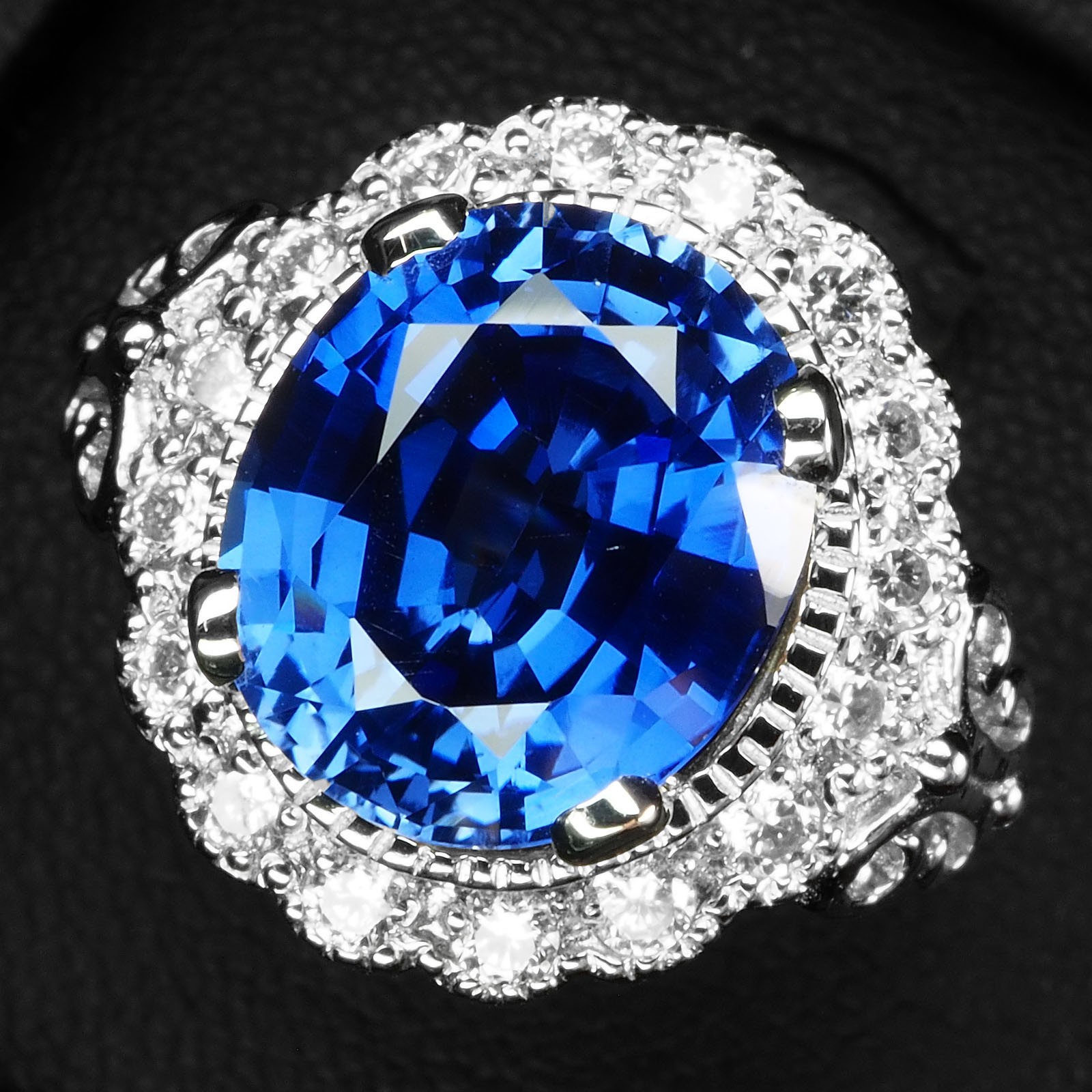 Glamorous Royal Blue Sapphire Oval 6.10Ct 925 Sterling Silver White Gold Rings