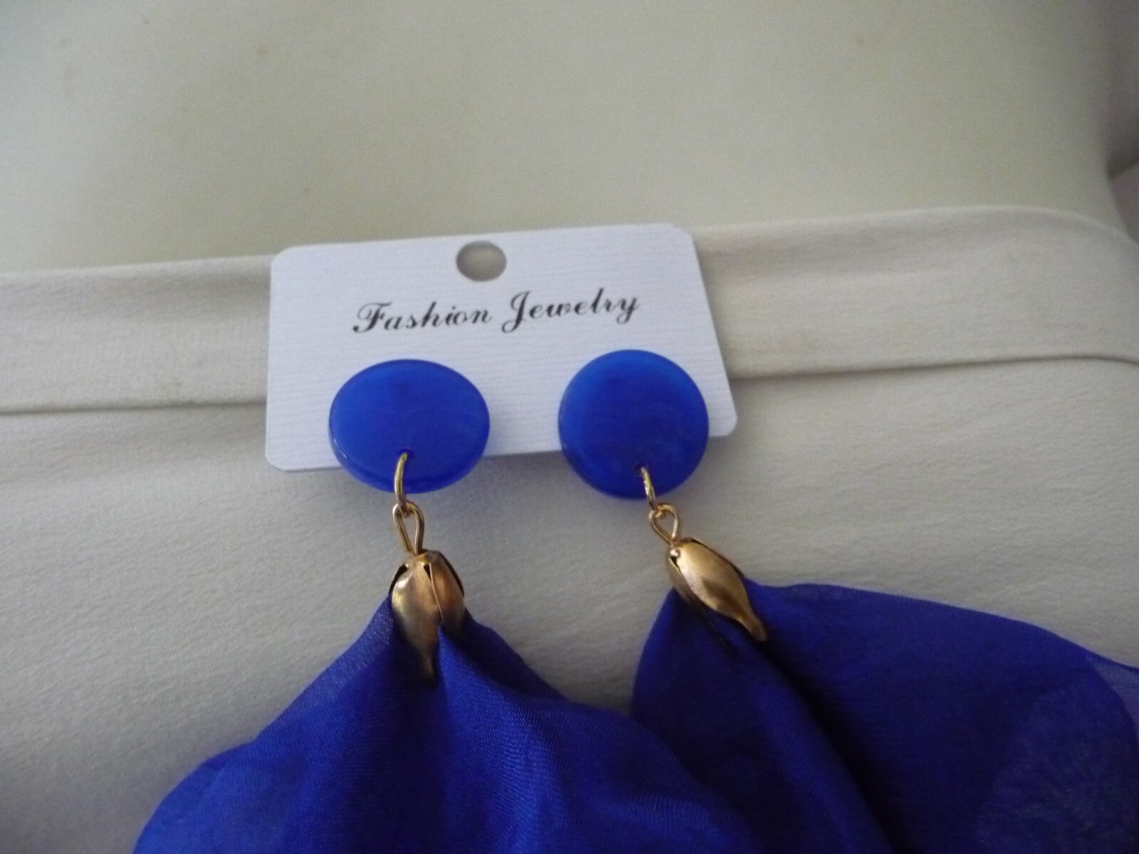ROYAL BLUE FABRIC NET LACE 2 1/2″L DANGLE PEARLS PIERCED EARRINGS #25/21A