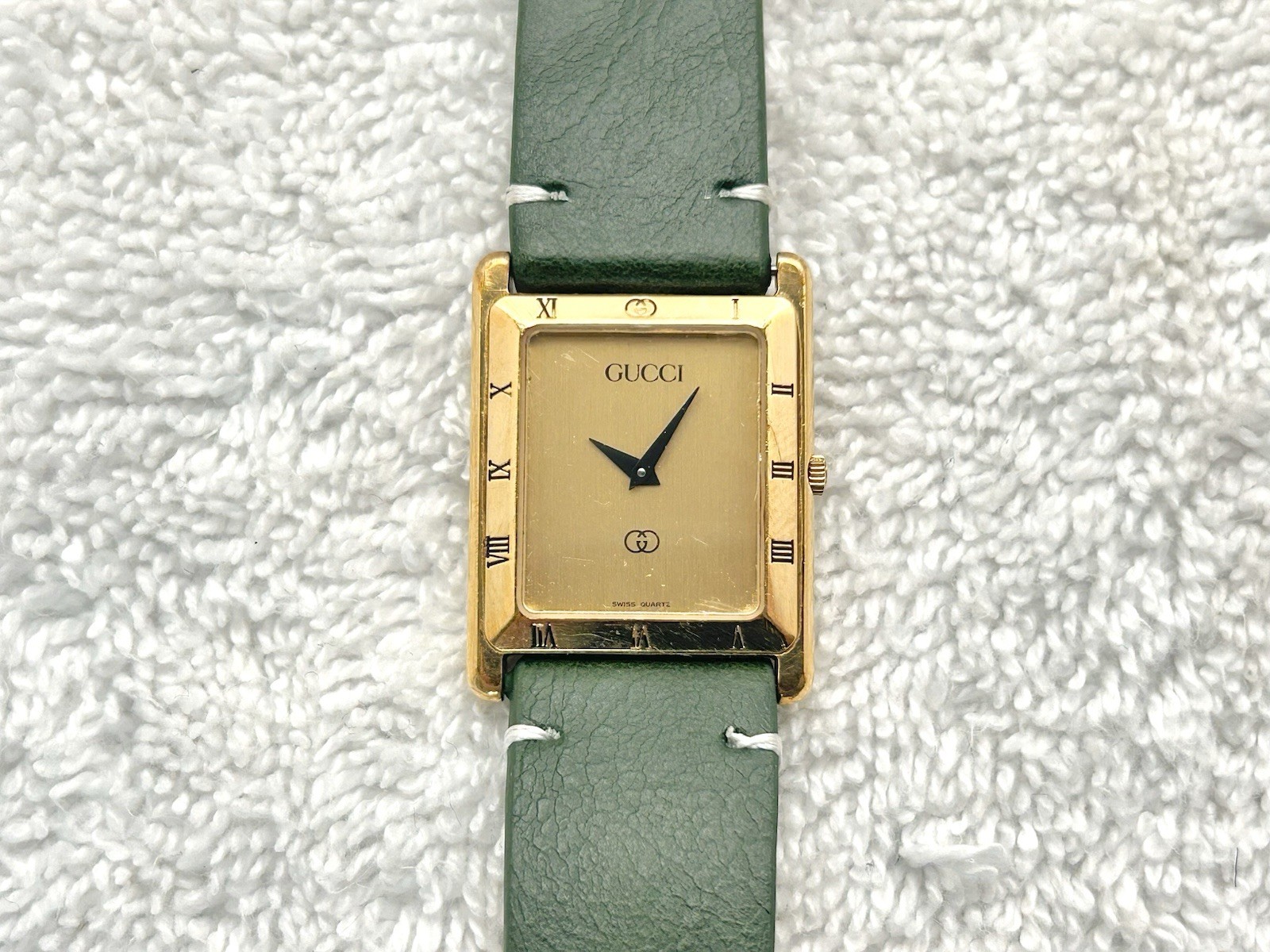 Vintage Gucci 4200L Gold Plated Quartz Batter-Powered Swiss Made Watch