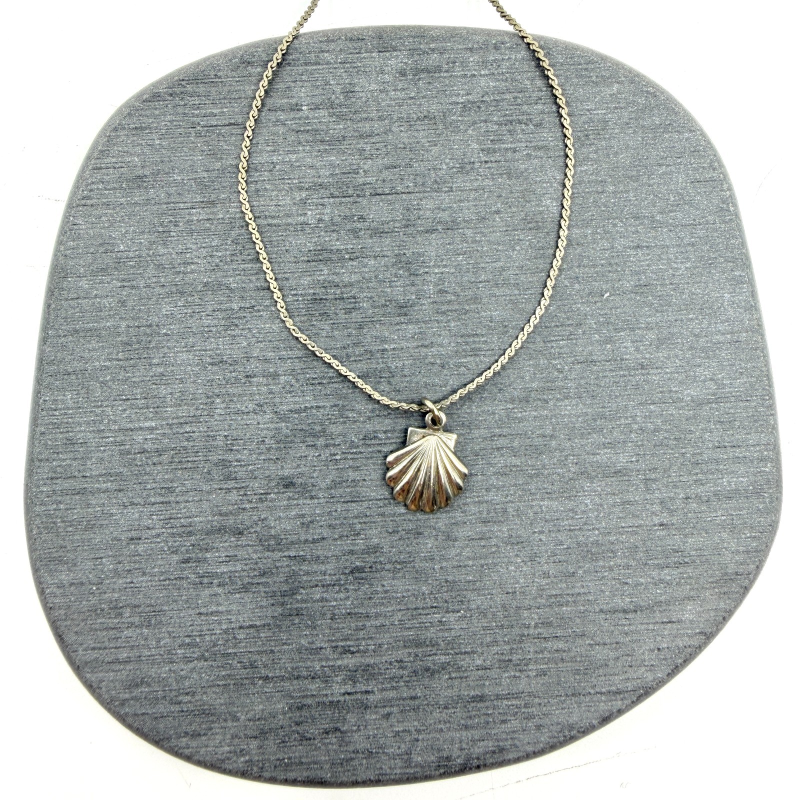 Y2K Dainty Seashell Pendant Necklace Silver Tone Coastal Beach Jewelry Gift