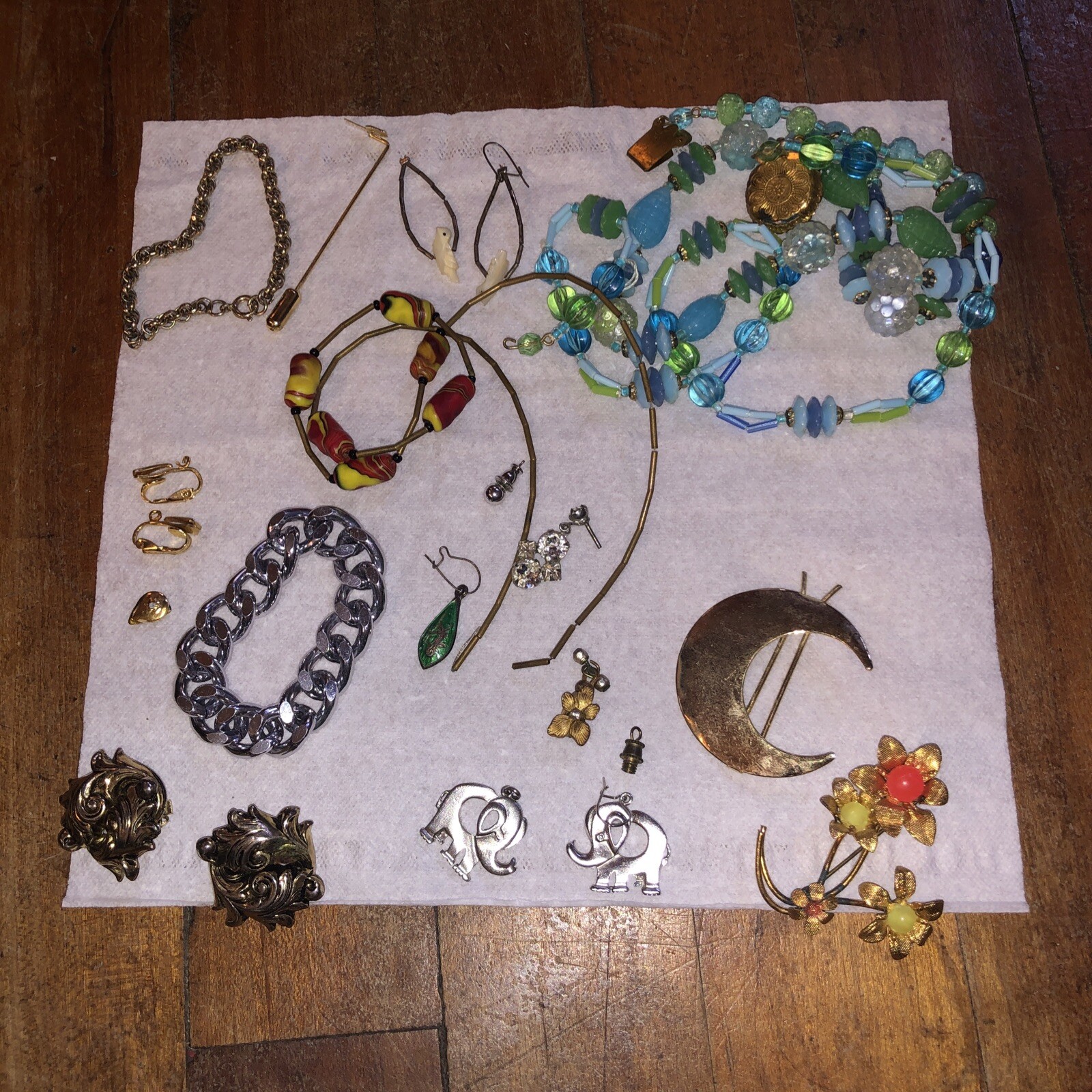 15pc Fashion Necklaces Earrings Pins Jewelry Misc & more Lot