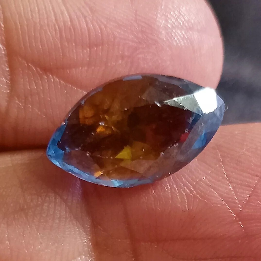 Pitambari Sapphire Marquise Cut 10-12 Ct Bi-Color Natural EGL Certified Gemstone