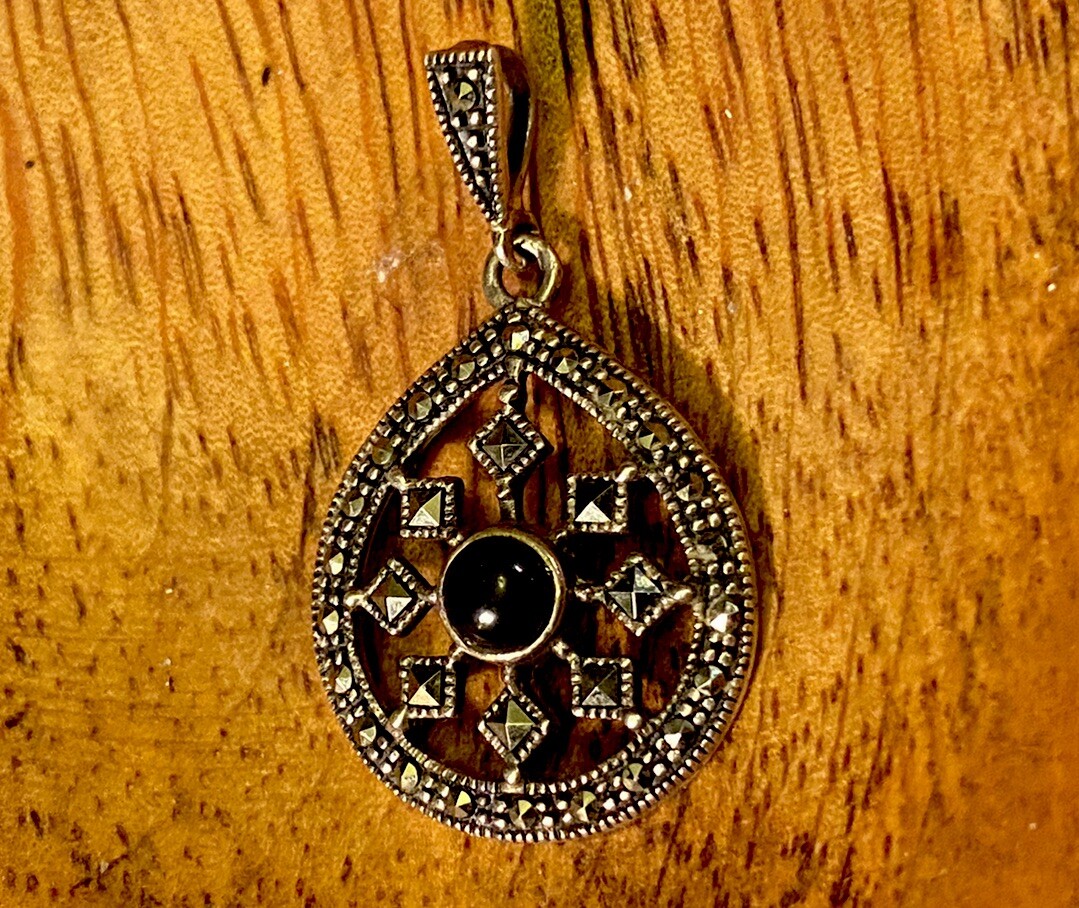 VTG .925 Marcasite Pendant 1.3” L Jet/Onyx Black Stone Thailand Sun Starburst