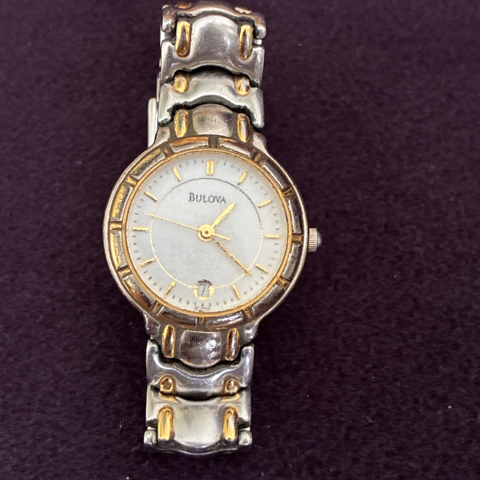 Bulova vintage ladies battery operated wristwatch – Free SHIP – Needs Battery