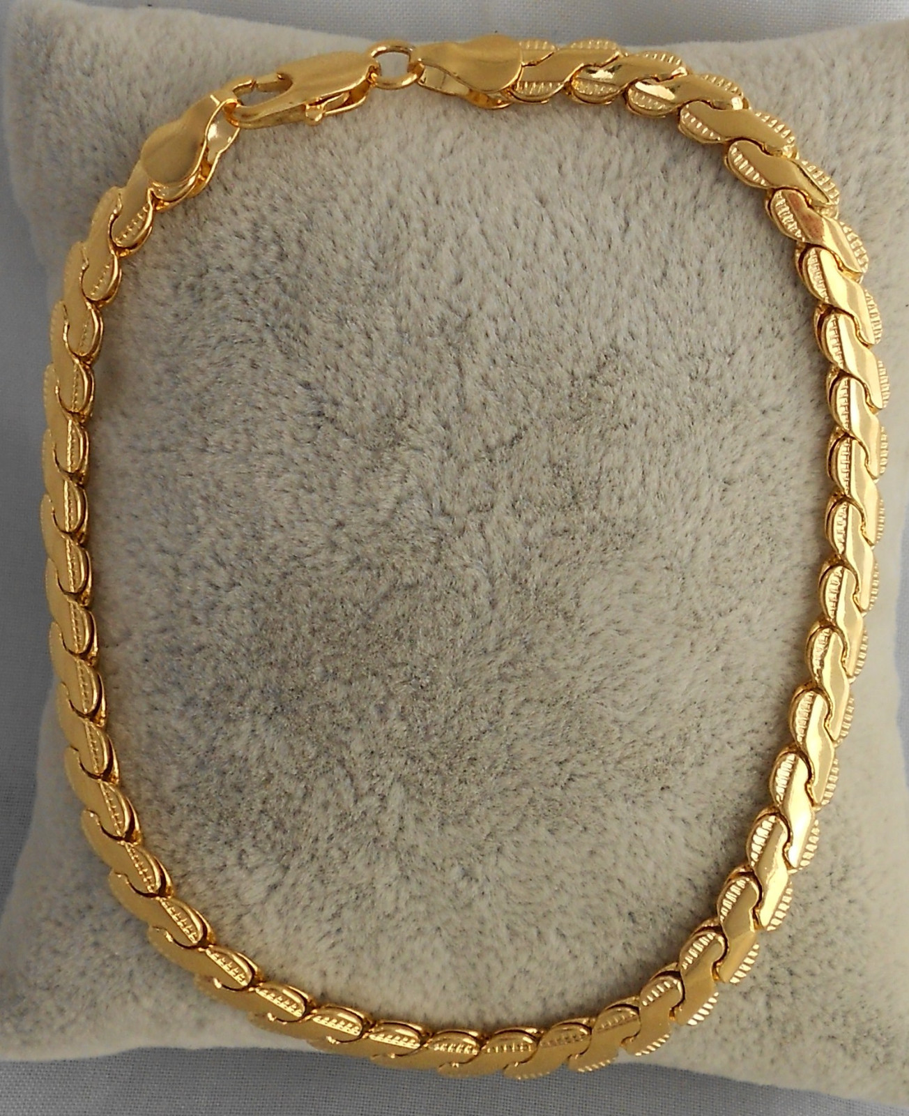 Men’s 18k Gold layered 4mm HERRINGBONE Bracelet Size 8 1 /4 LY37