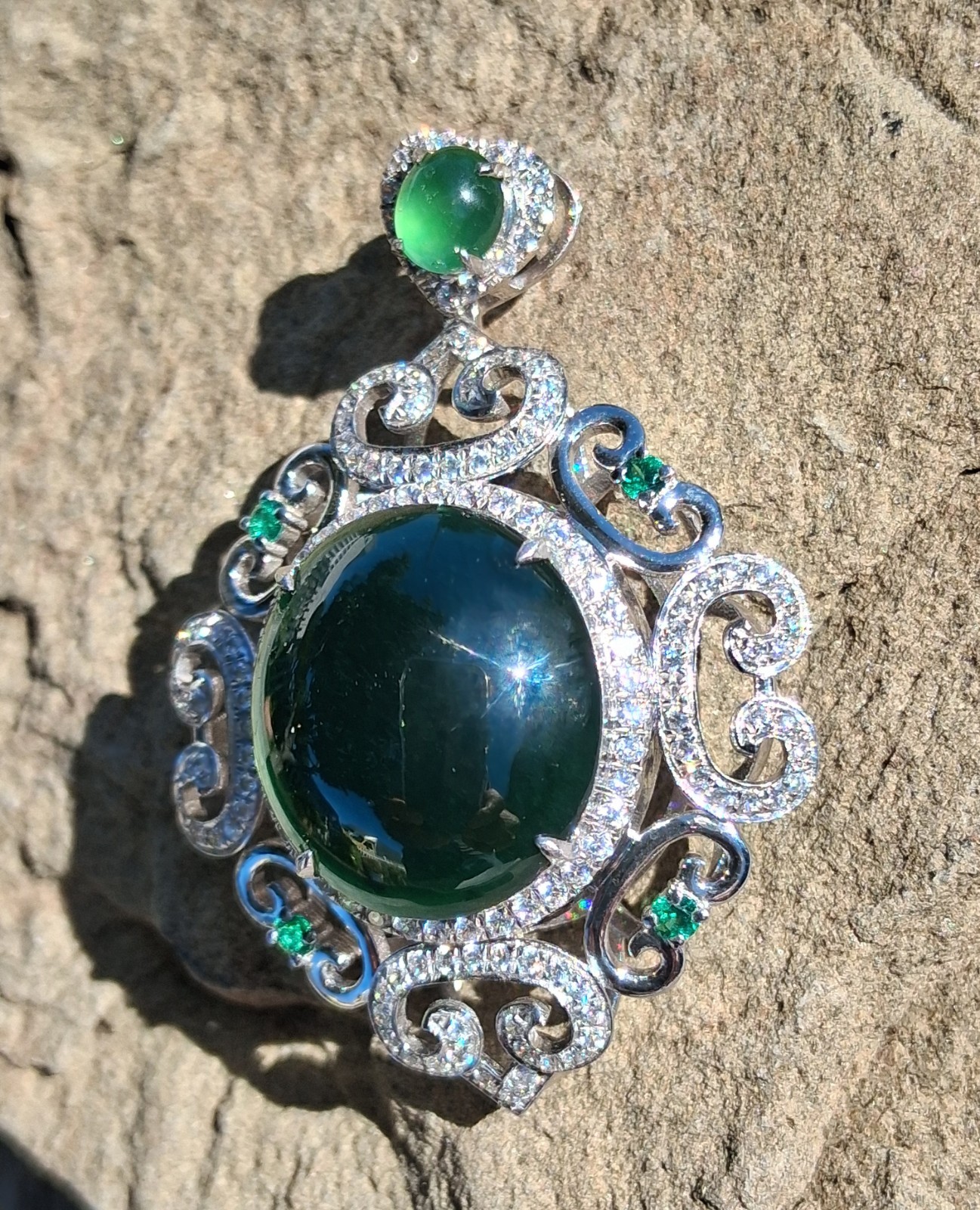 Silver Tone Ornate Scrollwork Oval Pendant Green Oval Cabochon & Accents