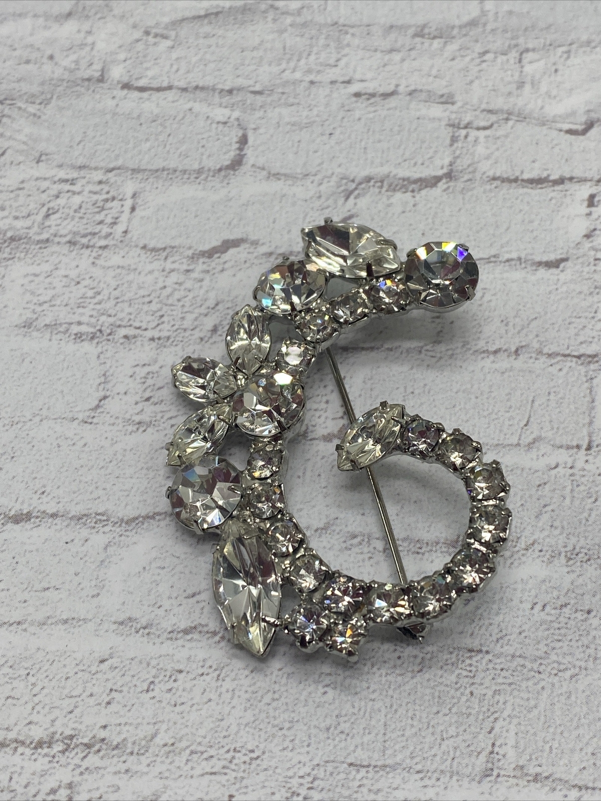 Superb Vintage White Colorless Rhinestone 2” Silver Tone Brooch Unbranded