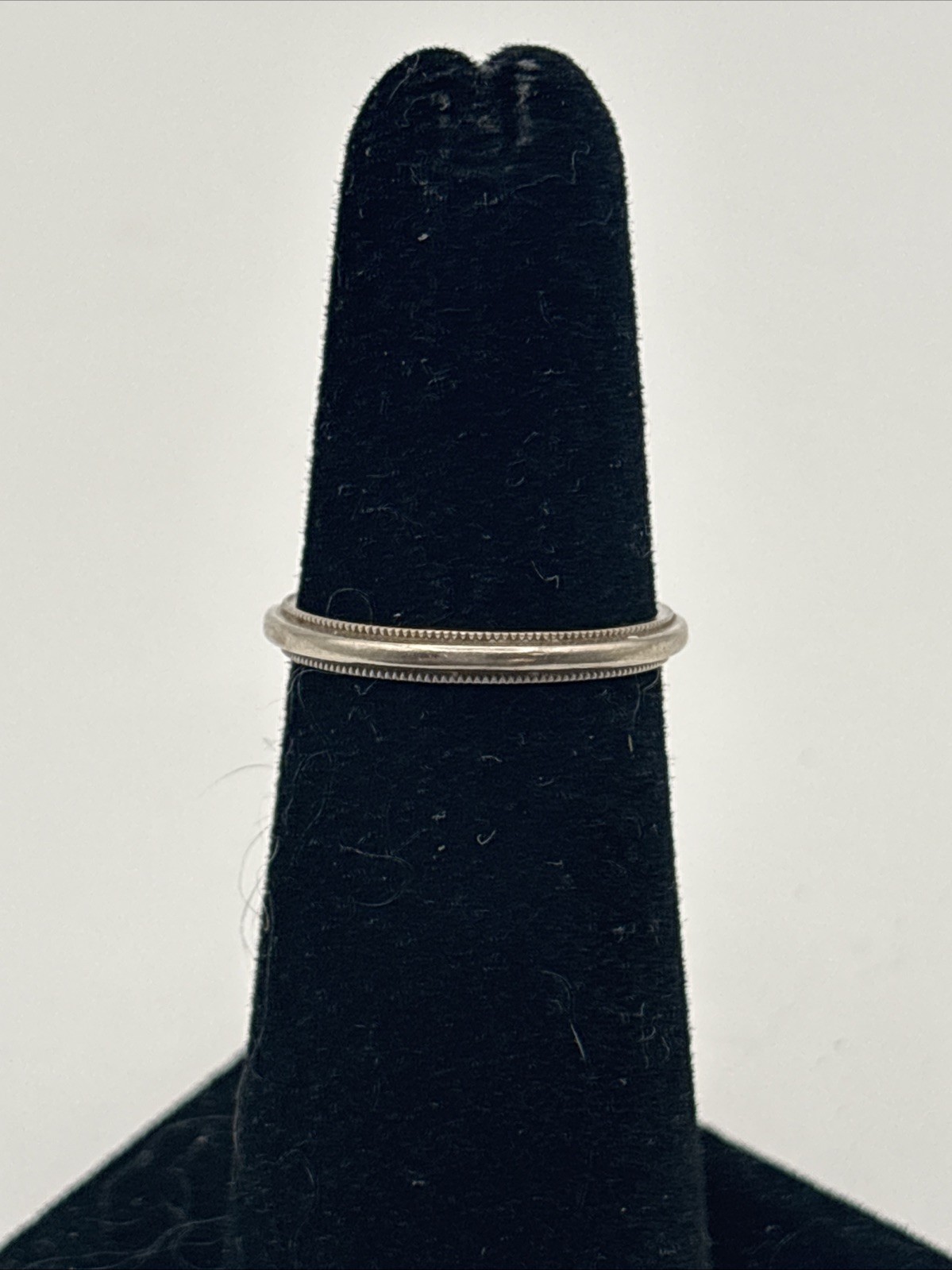ESTATE SOLID 10K WHITE GOLD MILGRAIN EDGE WEDDING BAND SIZE 5 3/4 – 1.4g