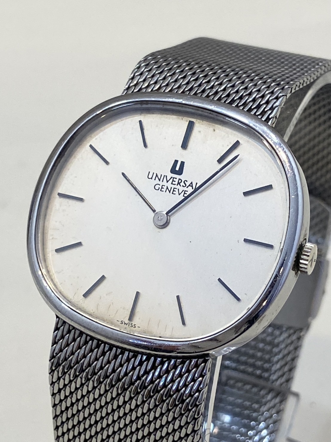 Vintage Universal Geneve “Ellipse” Sunburst Dial Manual Wind Swiss Watch 842125