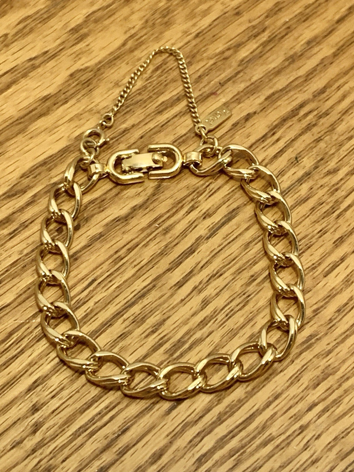 Stunning Monet Vintage Gold Tone Link Chain Bracelet With Safety Chain
