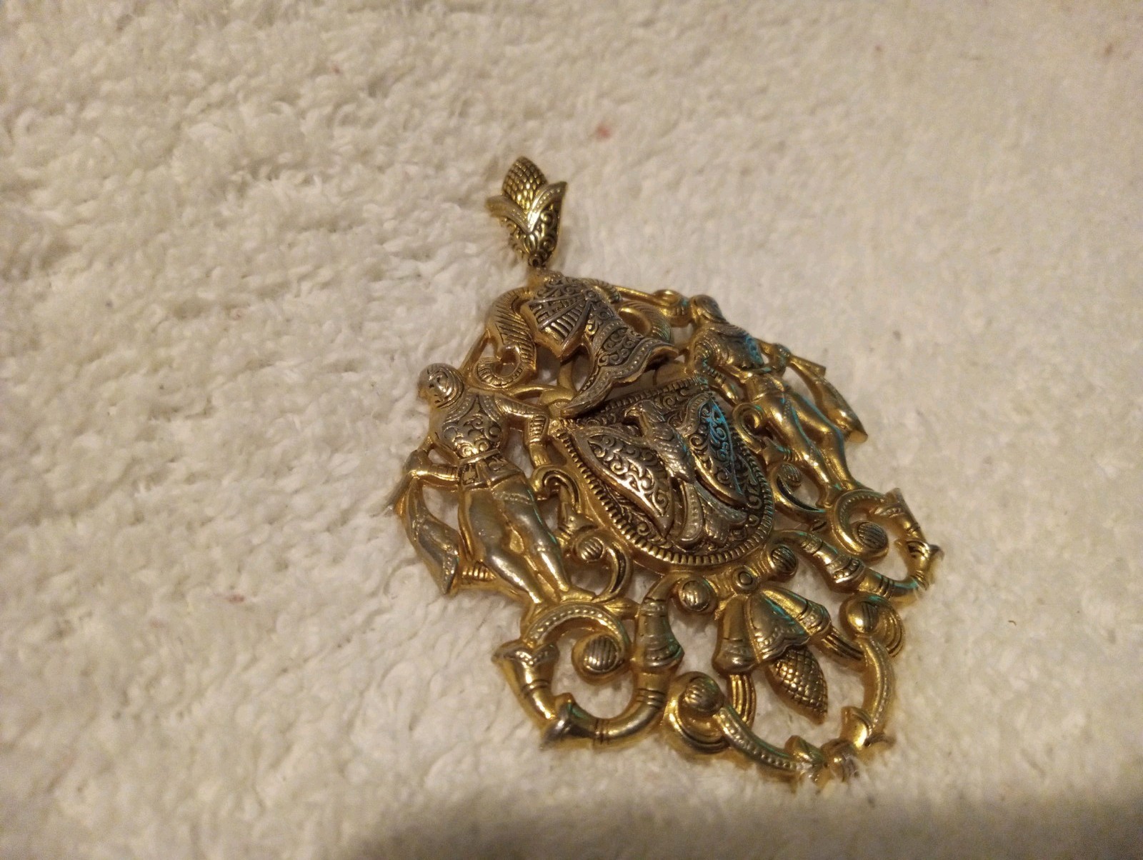 Vintage Gold Tone Coat Of Arms Brooch/ Pendant 3 In Unique!