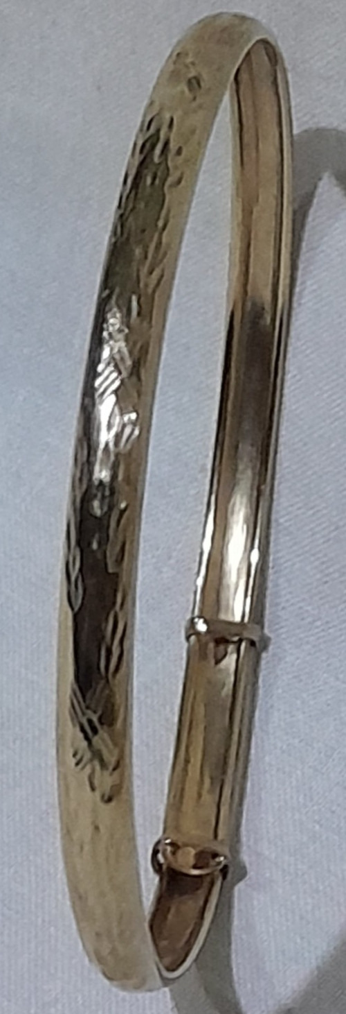 LARGE 9ct Gold ‘ADULT’S EXPANDABLE DIAMOND-CUT’ 8 inch Round BANGLE. 4.90 grams