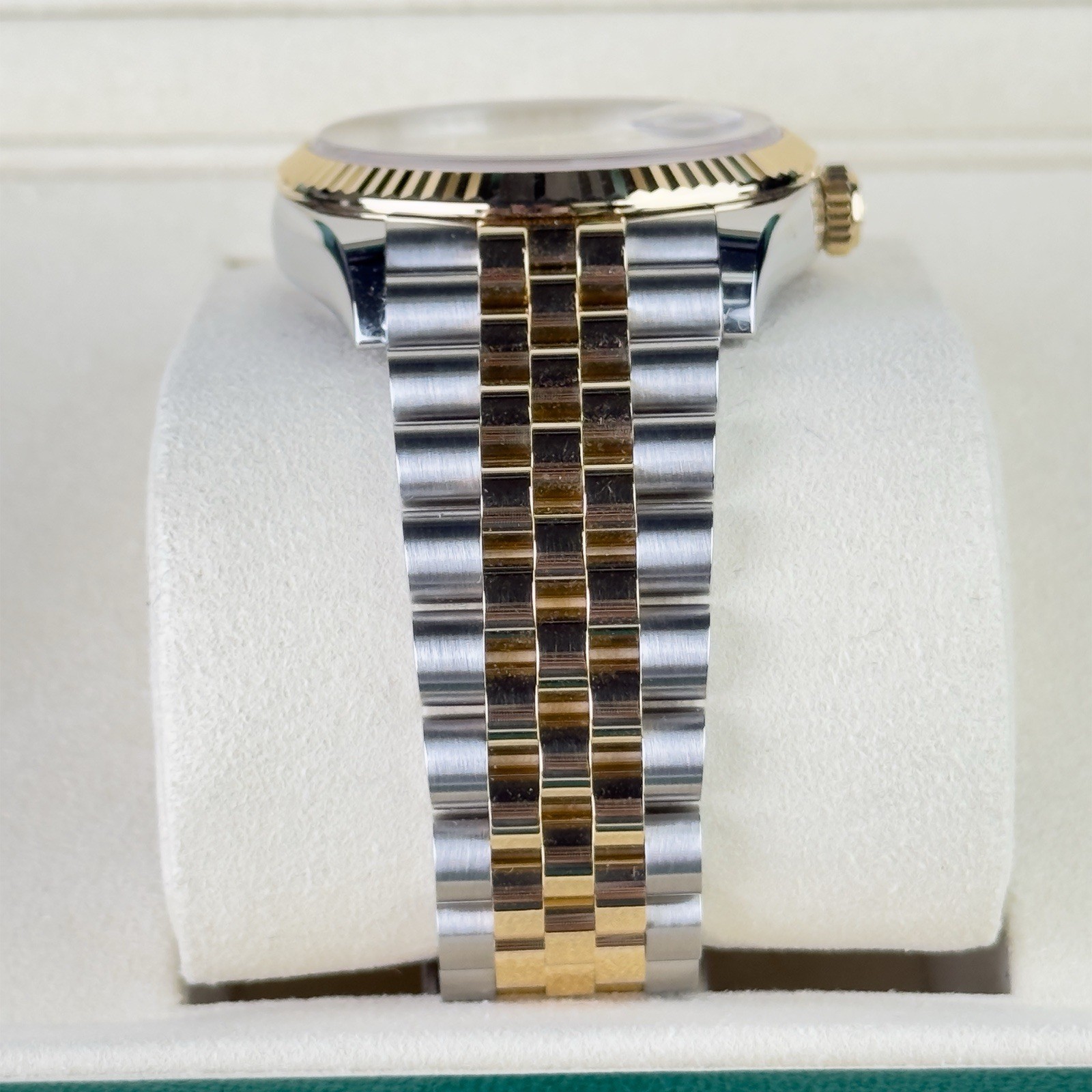 Rolex Datejust 36 126233 Silver Roman Diamond Dial Gold Jubilee