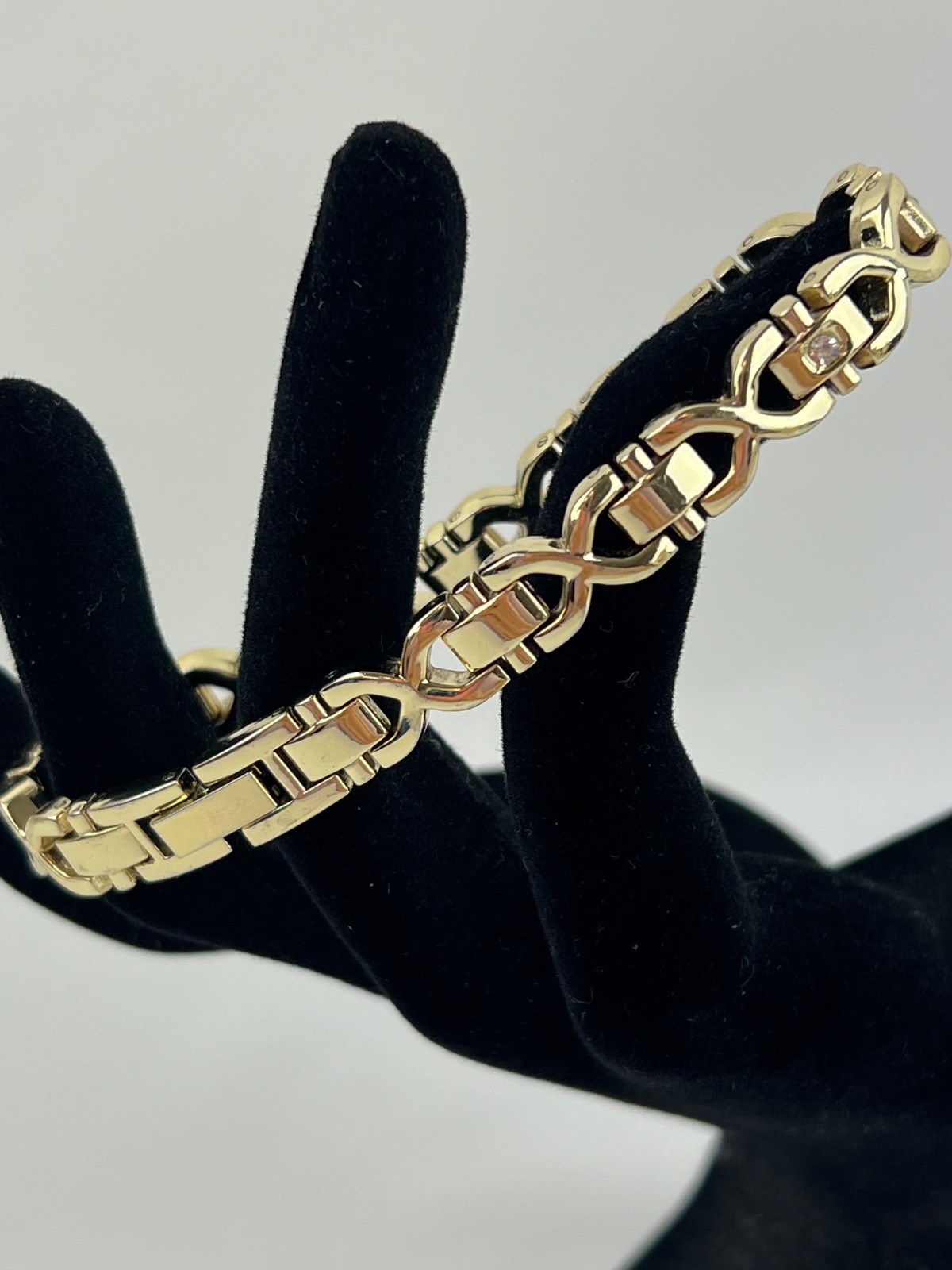 Fashion Gold Tone Rhinestone Link Bracelet 7.5″ Length Fold Over Clasp