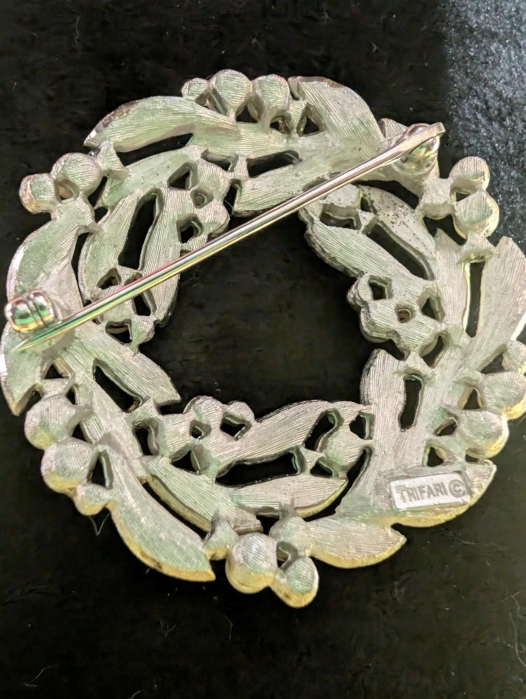 Vintage Trifari Pearl Rhinestone Leaf Wreath Brooch Signed © Mid Century Bling T