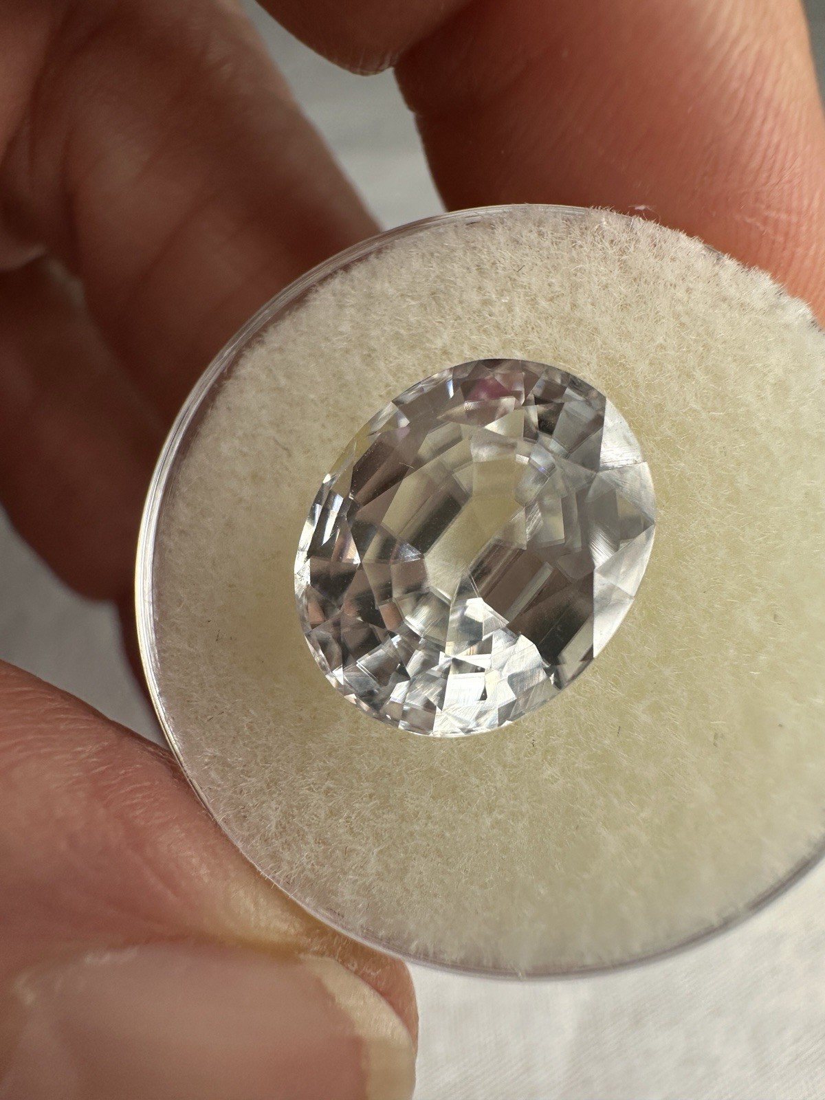 Natural WHITE ZIRCON GEMSTONE 10.23 cts Oval 13x11x7mm