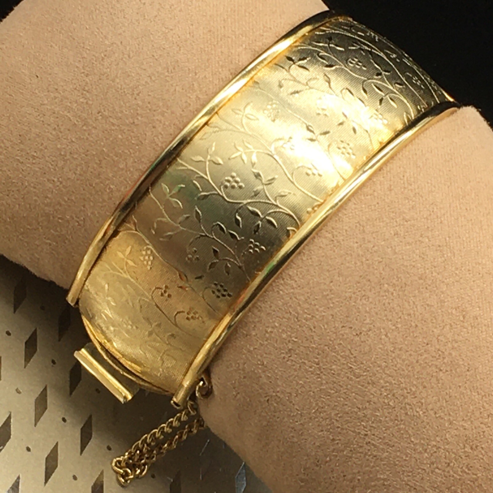 Floral Pattern Bangle Bracelet with Safety Chain Gold Tone Chinoiserie Embossing