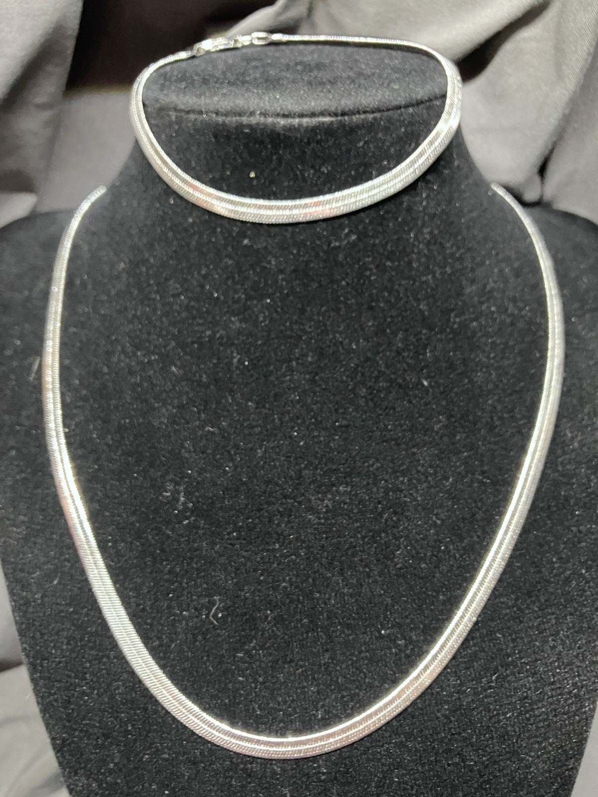 Womens Sterling silver 925 18 in Herringbone necklace & 8 in Bracelet set