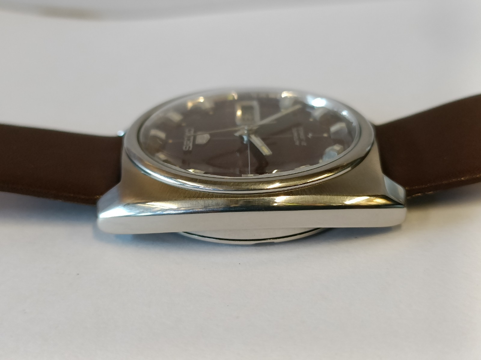 VINTAGE SEIKO 5 AUTOMATIC MAROON RED DIAL 7019-7110 JAPAN MEN WORKING CONDITION