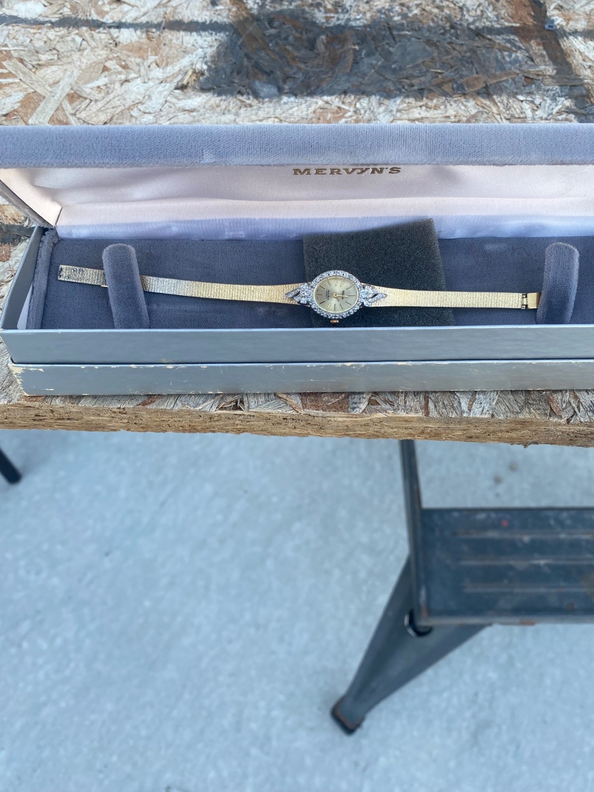Dufonte by lucien piccard diamond bezel gold tone Womans Wristwatch adjustable