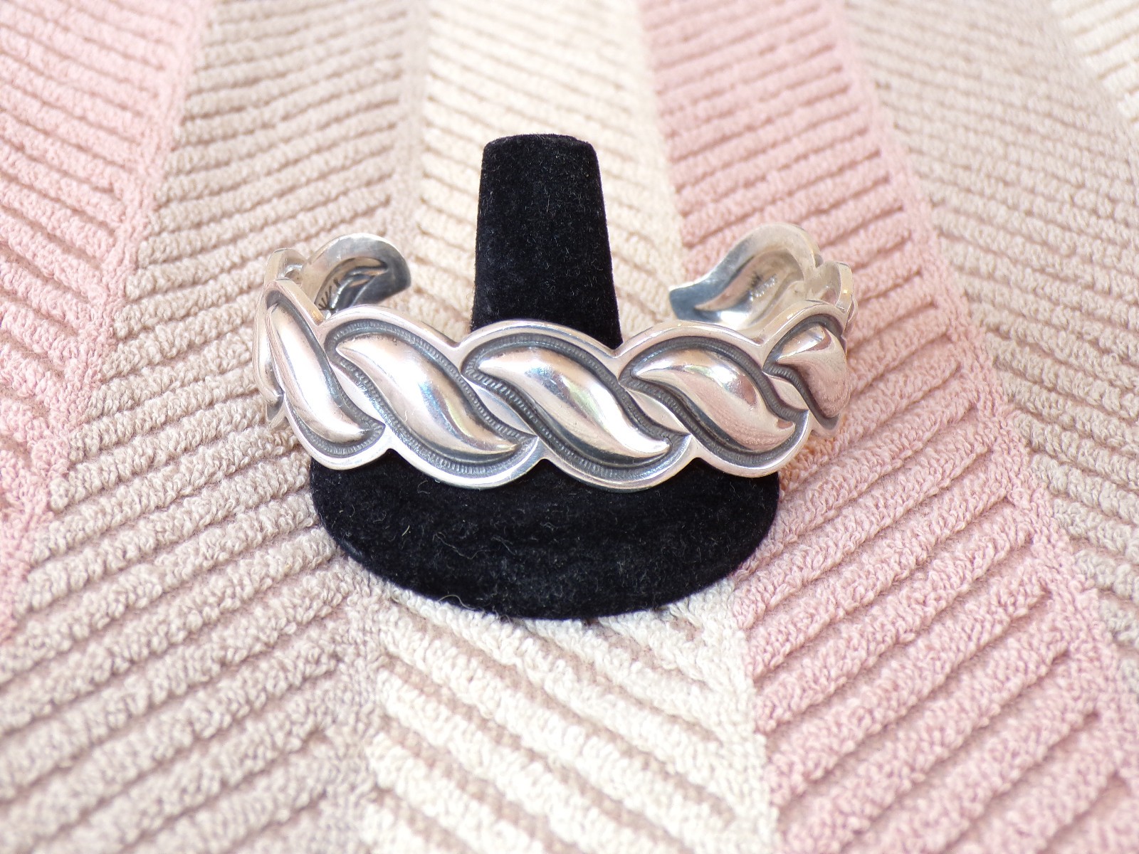 FIDEL BAHE Sterling Silver Repousse Bracelet – 7 1/8 Inch – 35 Grams