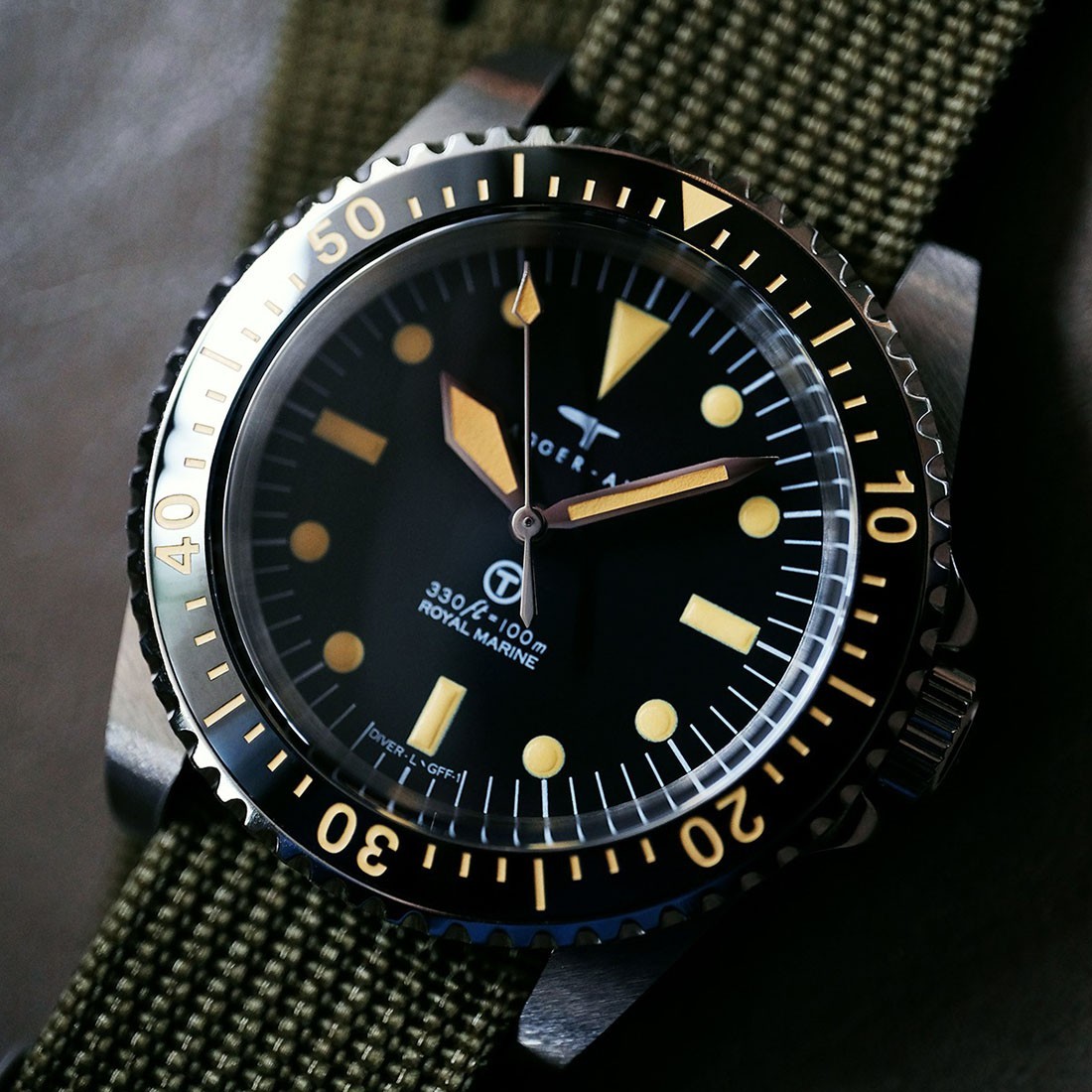 Dagger Axe DG-T007S Automatic Black Steel Green Fabric Diver Men’s Watch