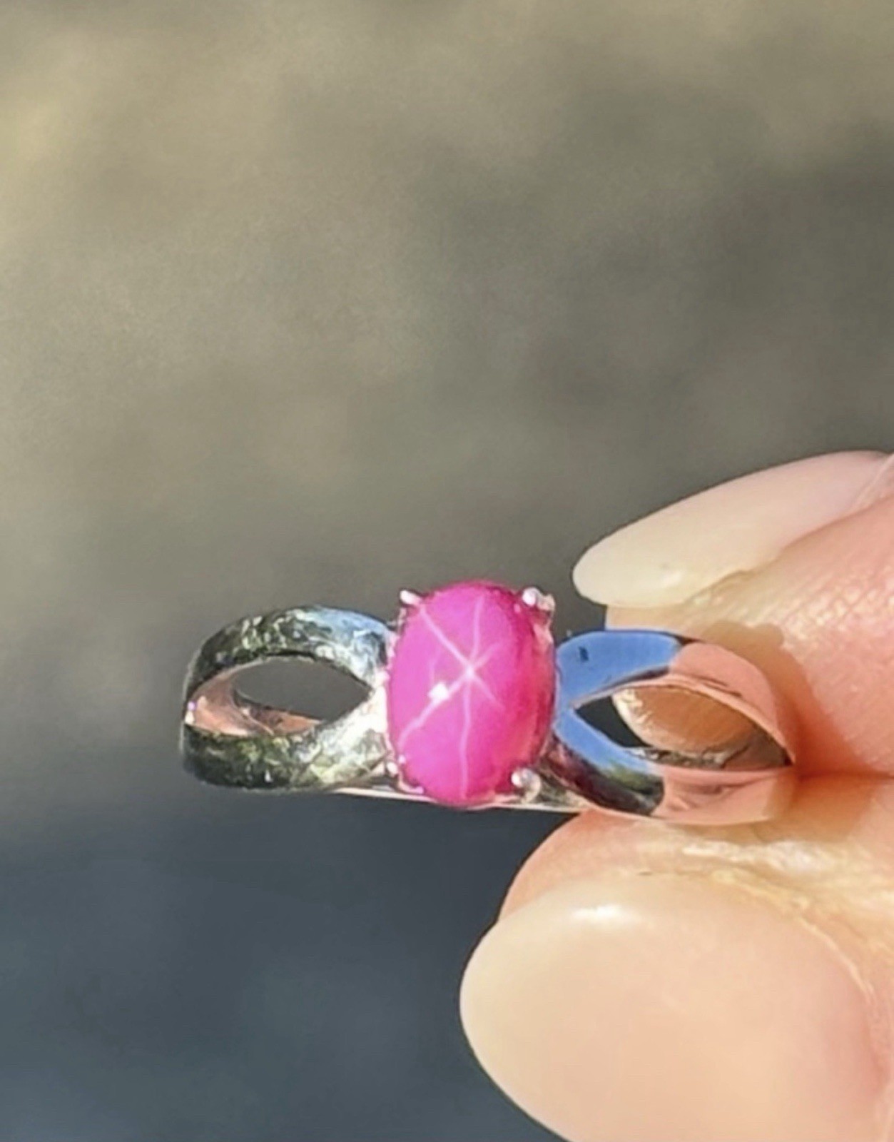 Stunning Ruby Star Sapphire 7x5mm Oval Cabochon 925 Sterling silver Ring size 6