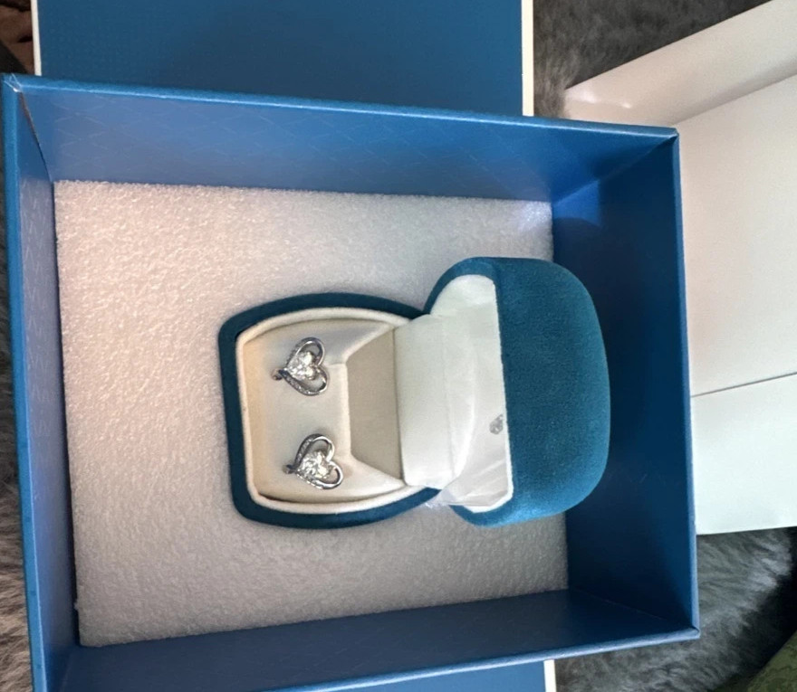 dofrid moissanite heart stud earrings 0.5 ct with GRA report brand new in box