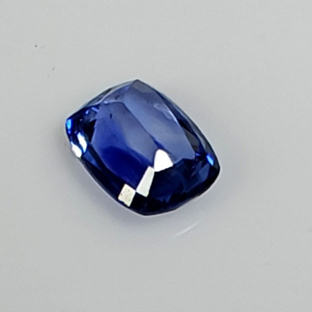 Certified 2.41ct Natural Ceylon Sapphire “Corn flower blue” top color luster gem