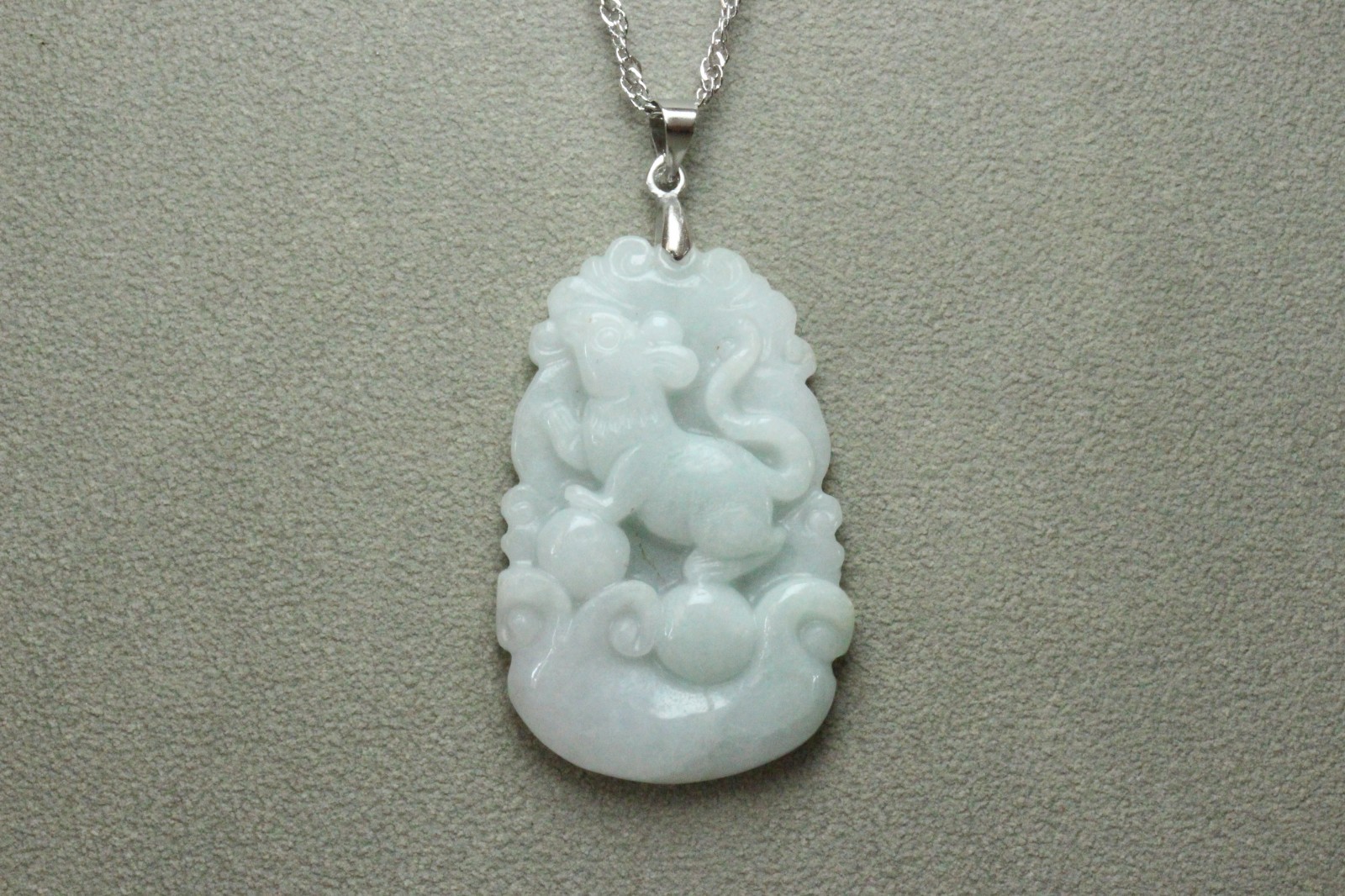 Natural White green A Jadeite jade Hand-Carved Mouse (Chinese Zodiac) Pendant