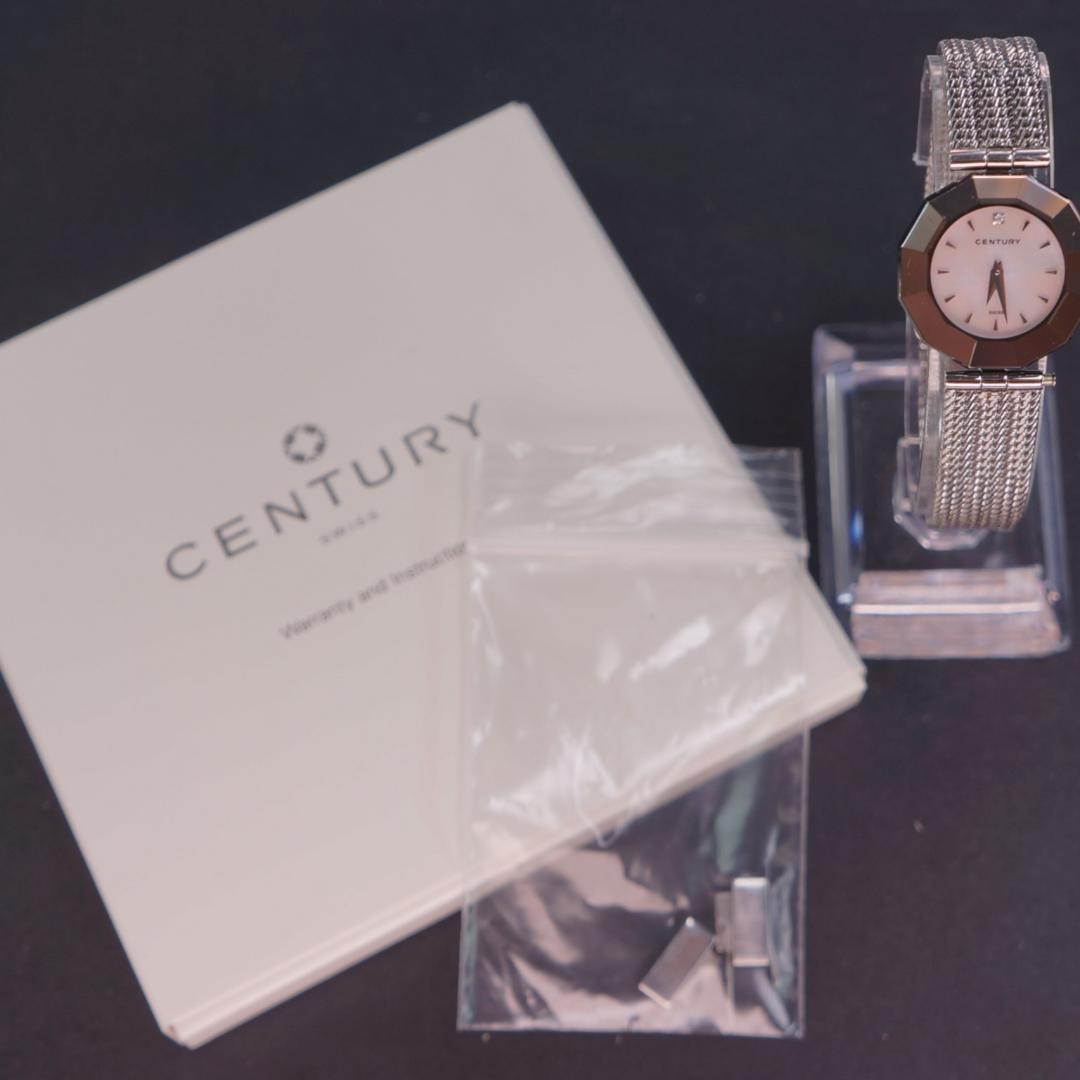 Century Time Gem Shell Dial 1P Diamond Pink Watch Japan 0715326