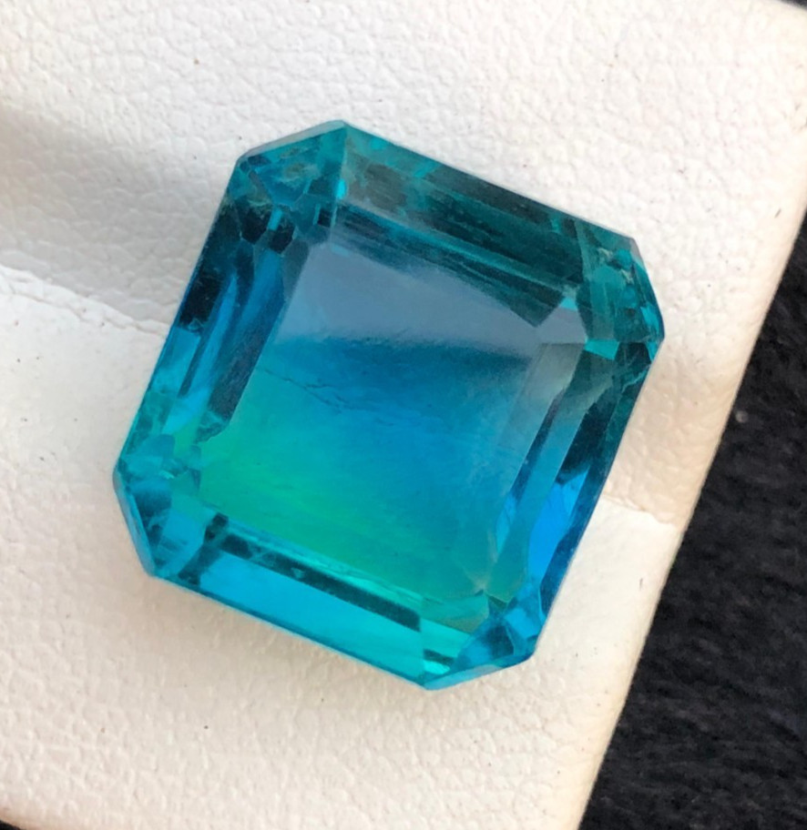 21.80 ct Dim15*13.9*10.8mm top quality natural bi color fluorite loose gemstone