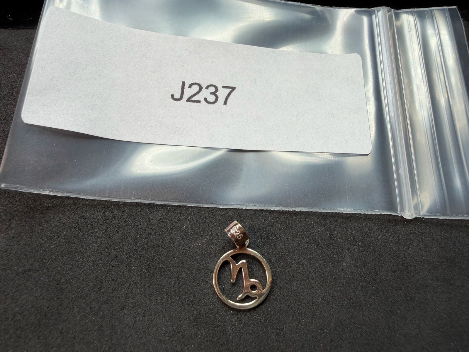 0.42g Vintage Sterling Silver 925 Capricorn Zodiac Symbol Pendant Circle