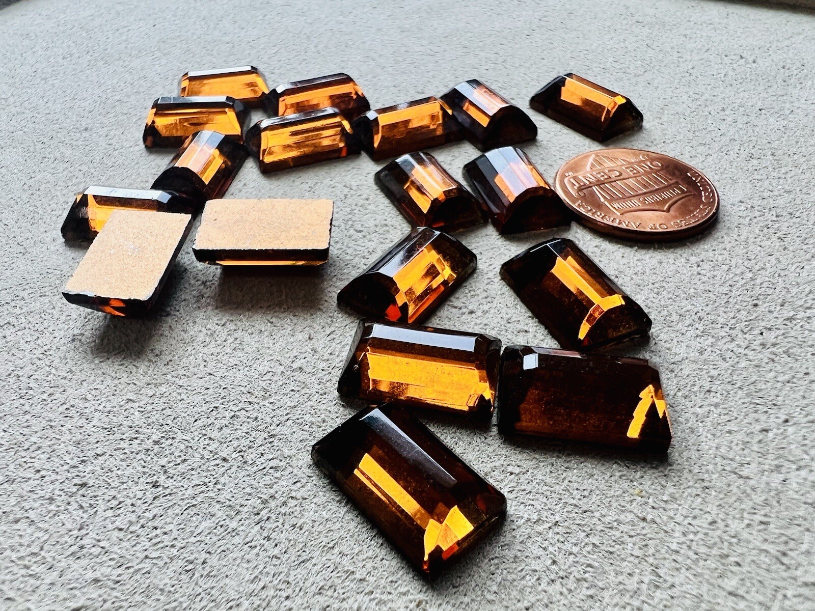 18 VINTAGE AMBER ORANGE FACETED RECTANGULAR CZECH GLASS 14mm X 9mm CABOCHON LOT