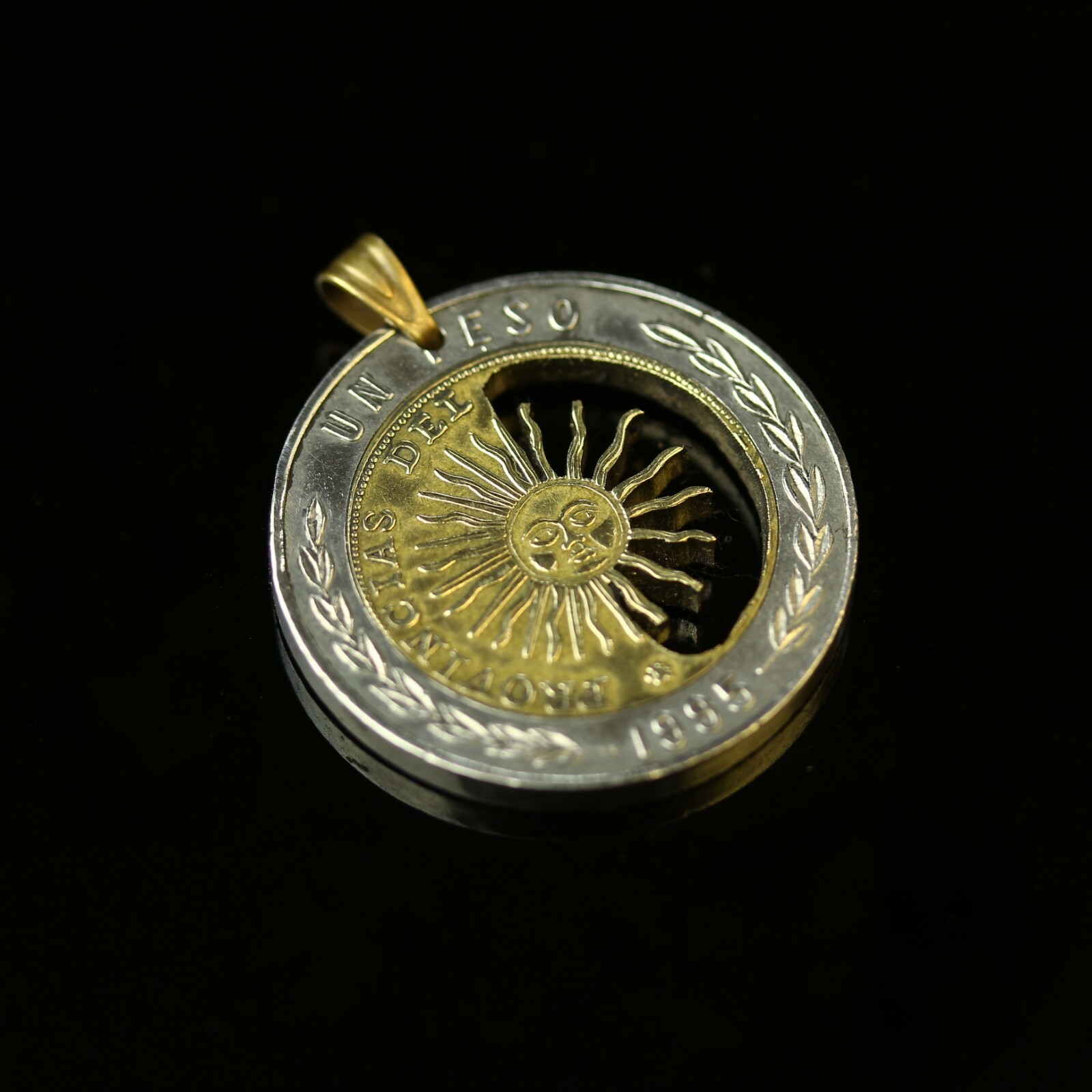 Argentina 1 Peso cut coin pendant with necklace Sol de Mayo Buenos Aires Córdoba
